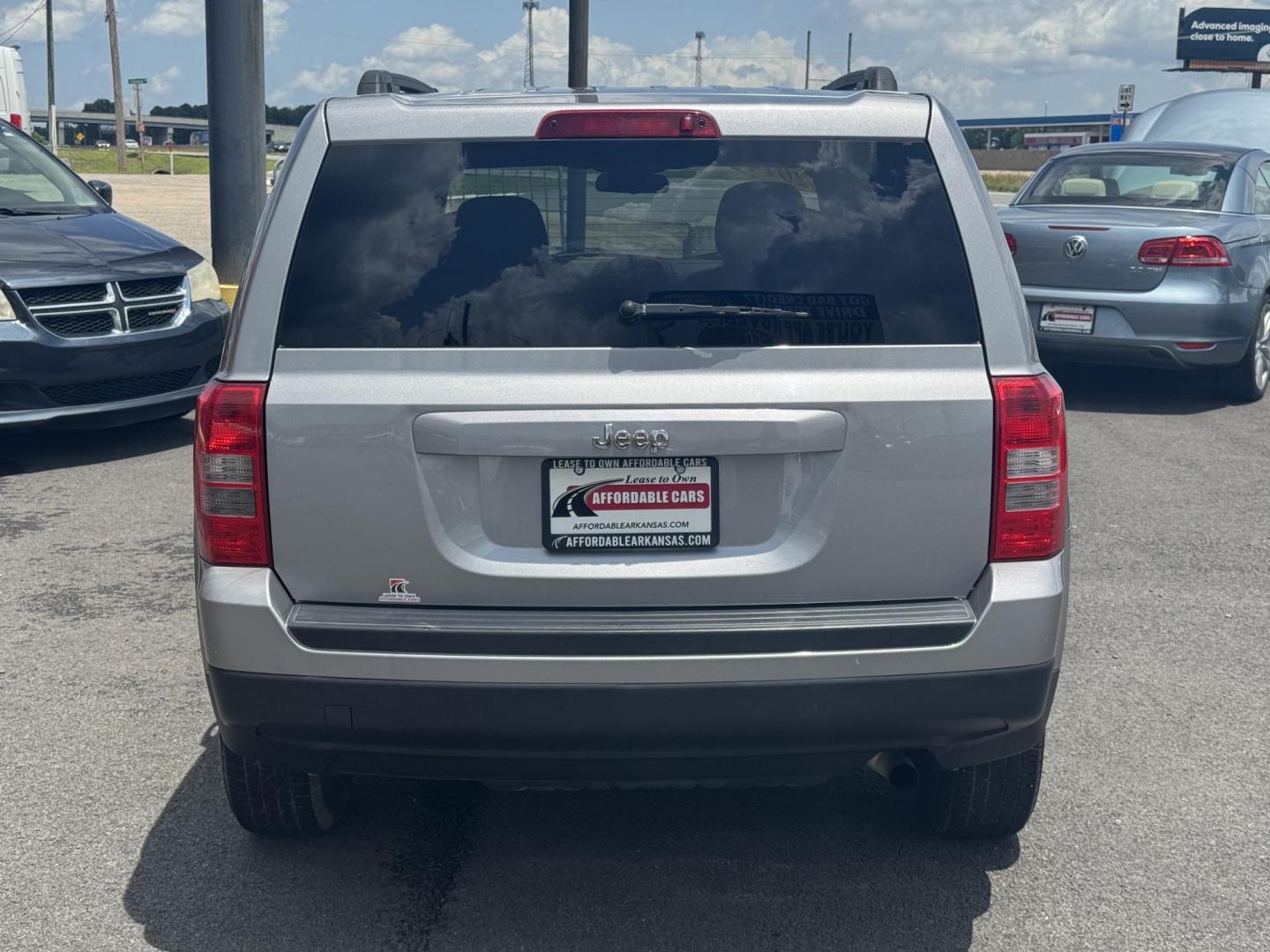 2014 Gray Jeep Patriot (1C4NJPBA8ED) with an 4-Cyl, 2.0 Liter engine, Automatic, 6-Spd w/AutoStick transmission, located at 8008 Warden Rd, Sherwood, AR, 72120, (501) 801-6100, 34.830078, -92.186684 - Photo#5