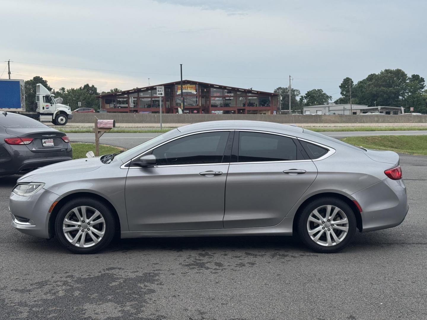 2015 Gray Chrysler 200 (1C3CCCAB7FN) with an 4-Cyl, MultiAir, 2.4L engine, Automatic, 9-Spd transmission, located at 8008 Warden Rd, Sherwood, AR, 72120, (501) 801-6100, 34.830078, -92.186684 - Photo#4