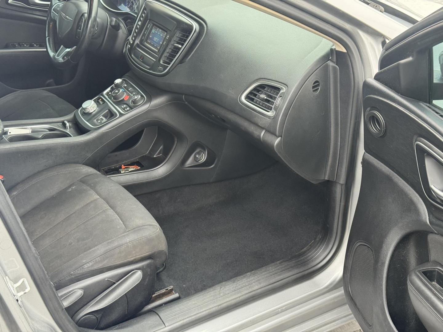 2015 Gray Chrysler 200 (1C3CCCAB7FN) with an 4-Cyl, MultiAir, 2.4L engine, Automatic, 9-Spd transmission, located at 8008 Warden Rd, Sherwood, AR, 72120, (501) 801-6100, 34.830078, -92.186684 - Photo#8
