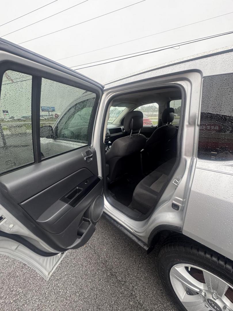 2011 Silver Jeep Compass (1J4NT1FB9BD) with an 4-Cyl, 2.0 Liter engine, CVT Automatic w/OD transmission, located at 8008 Warden Rd, Sherwood, AR, 72120, (501) 801-6100, 34.830078, -92.186684 - Photo#5
