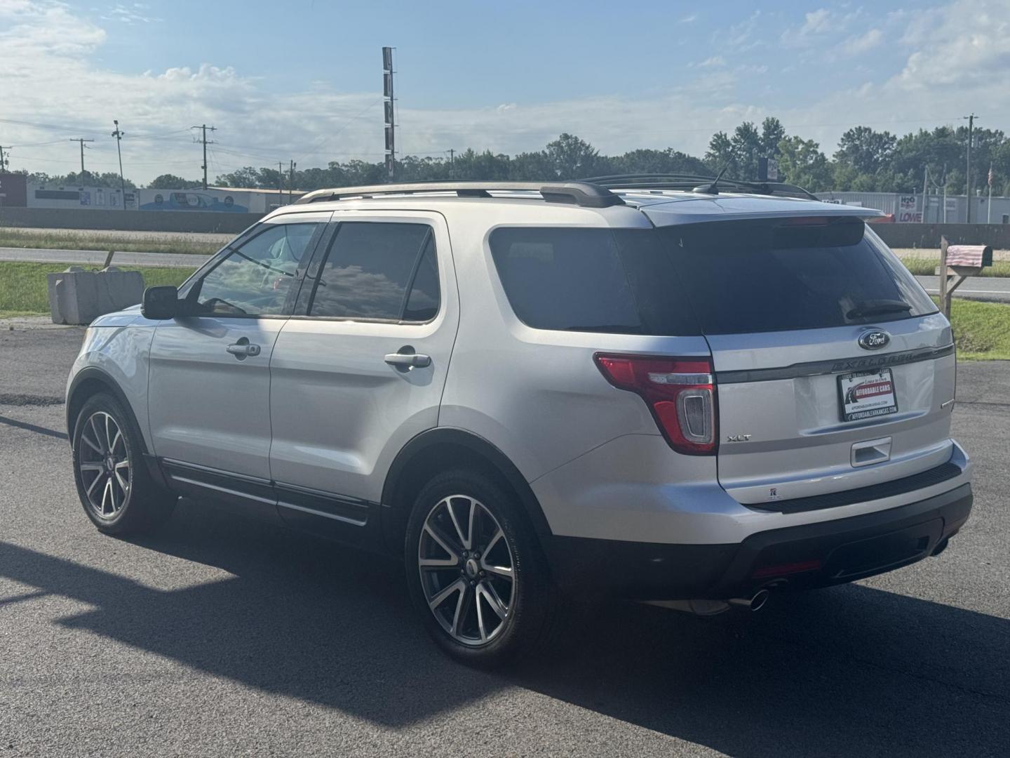 2015 Silver Ford Explorer (1FM5K7D8XFG) with an V6, 3.5 Liter engine, Auto, 6-Spd SelectShift transmission, located at 8008 Warden Rd, Sherwood, AR, 72120, (501) 801-6100, 34.830078, -92.186684 - Photo#5
