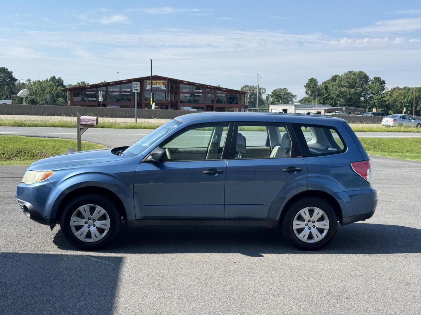 2009 Blue Subaru Forester (JF2SH61639H) with an 4-Cyl, 2.5 Liter engine, Automatic, 4-Spd w/Overdrive and SportShift transmission, located at 8008 Warden Rd, Sherwood, AR, 72120, (501) 801-6100, 34.830078, -92.186684 - Photo#4