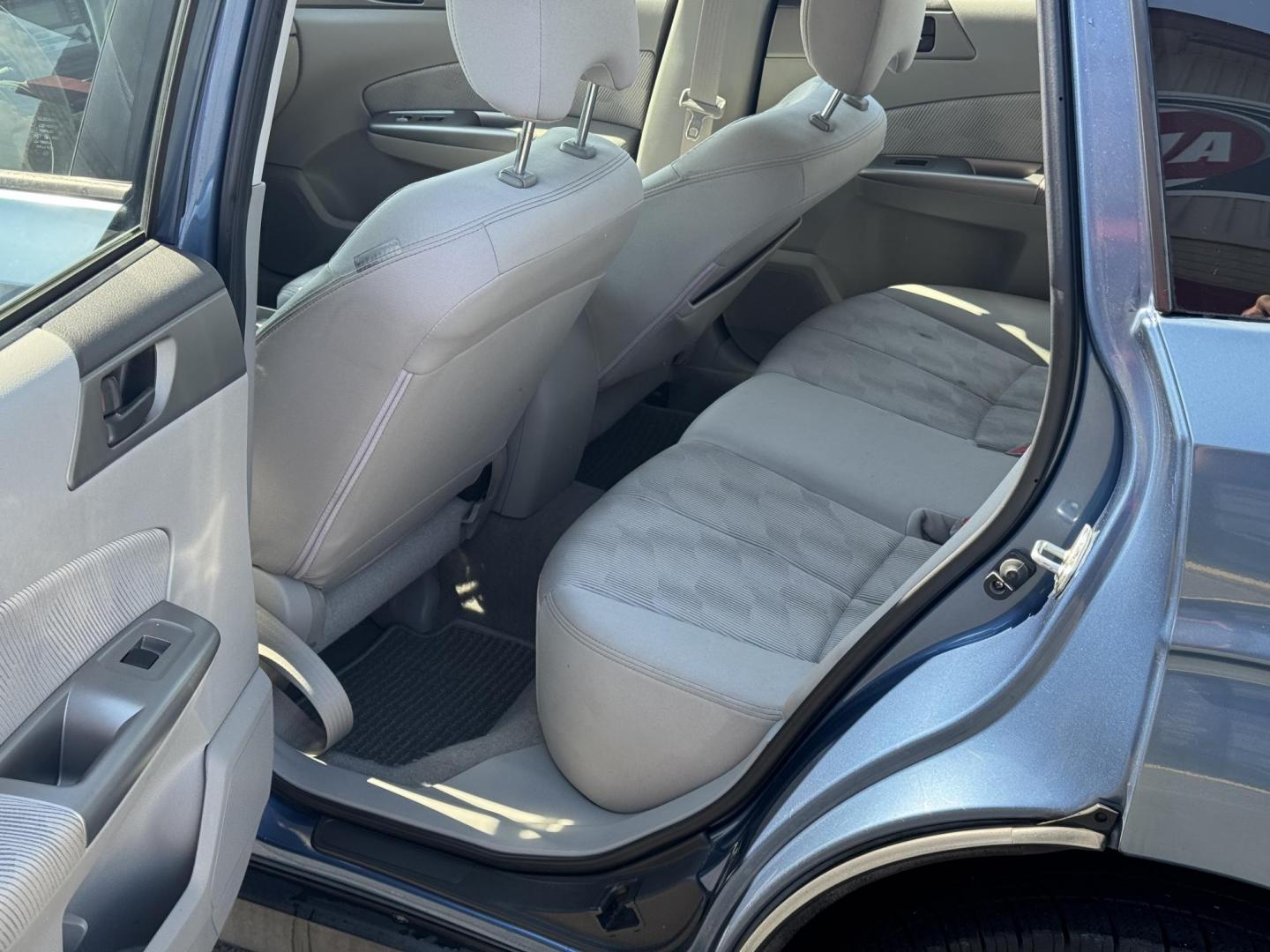2009 Blue Subaru Forester (JF2SH61639H) with an 4-Cyl, 2.5 Liter engine, Automatic, 4-Spd w/Overdrive and SportShift transmission, located at 8008 Warden Rd, Sherwood, AR, 72120, (501) 801-6100, 34.830078, -92.186684 - Photo#11