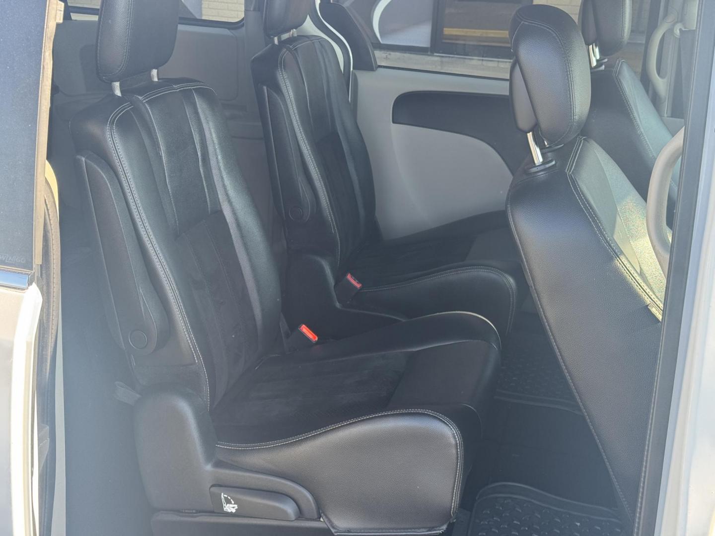 2014 White Dodge Grand Caravan Passenger (2C4RDGCG8ER) with an V6, Flex Fuel, 3.6 Liter engine, Automatic, 6-Spd transmission, located at 8008 Warden Rd, Sherwood, AR, 72120, (501) 801-6100, 34.830078, -92.186684 - Photo#9