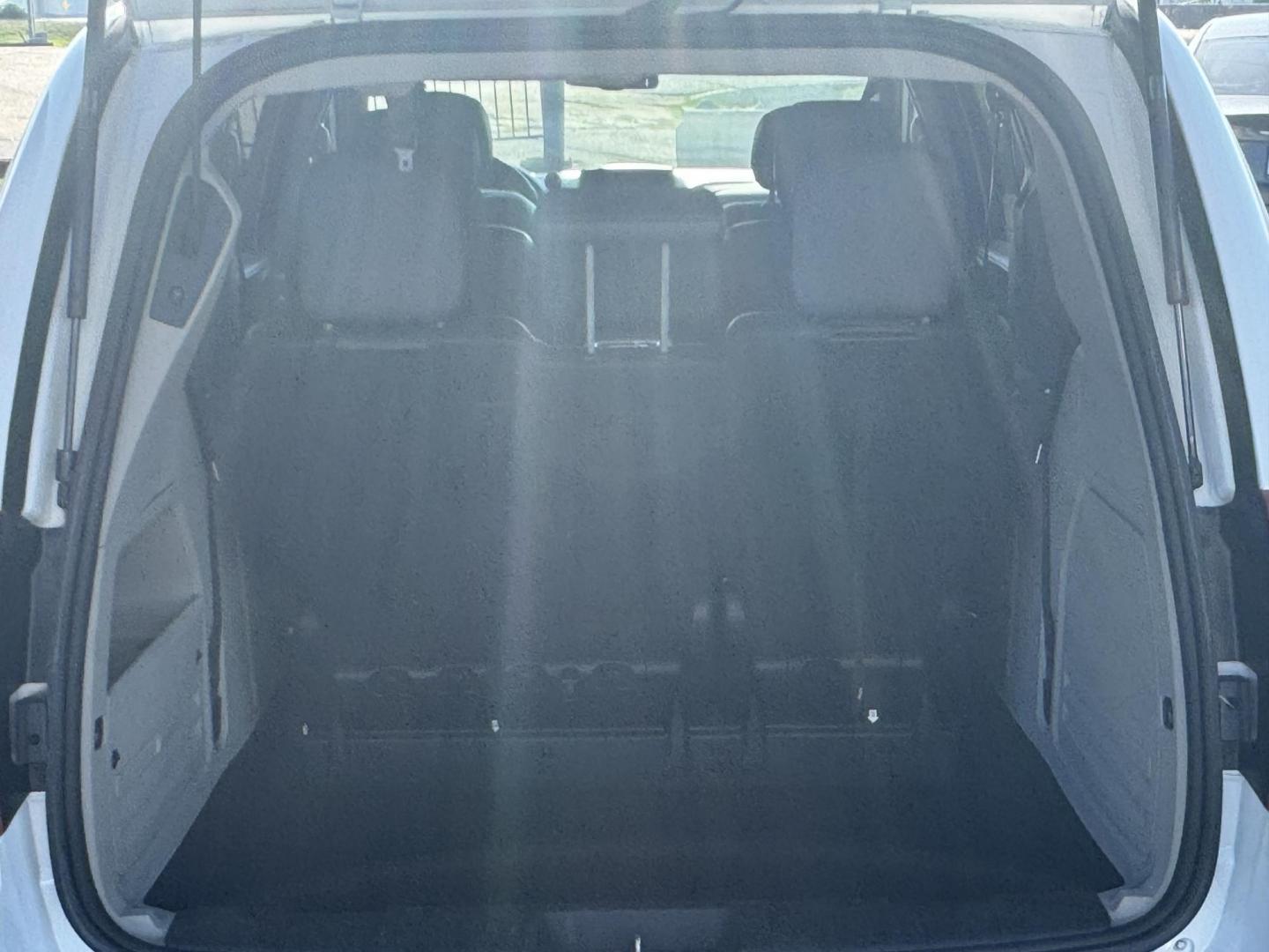 2014 White Dodge Grand Caravan Passenger (2C4RDGCG8ER) with an V6, Flex Fuel, 3.6 Liter engine, Automatic, 6-Spd transmission, located at 8008 Warden Rd, Sherwood, AR, 72120, (501) 801-6100, 34.830078, -92.186684 - Photo#10