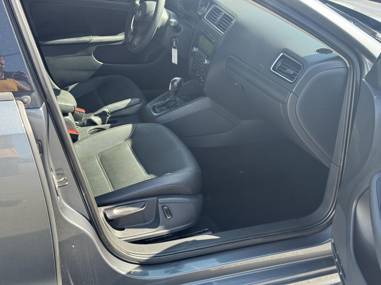 2014 Gray Volkswagen Jetta (3VWD17AJ0EM) with an 4-Cyl, Turbo, 1.8 Liter engine, Auto 6-Spd w/Tptrnc and Spt transmission, located at 8008 Warden Rd, Sherwood, AR, 72120, (501) 801-6100, 34.830078, -92.186684 - Photo#8
