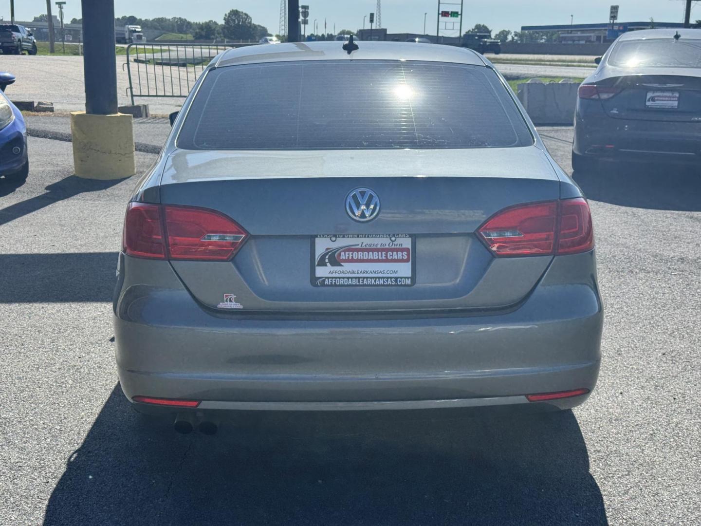 2014 Gray Volkswagen Jetta (3VWD17AJ0EM) with an 4-Cyl, Turbo, 1.8 Liter engine, Auto 6-Spd w/Tptrnc and Spt transmission, located at 8008 Warden Rd, Sherwood, AR, 72120, (501) 801-6100, 34.830078, -92.186684 - Photo#6