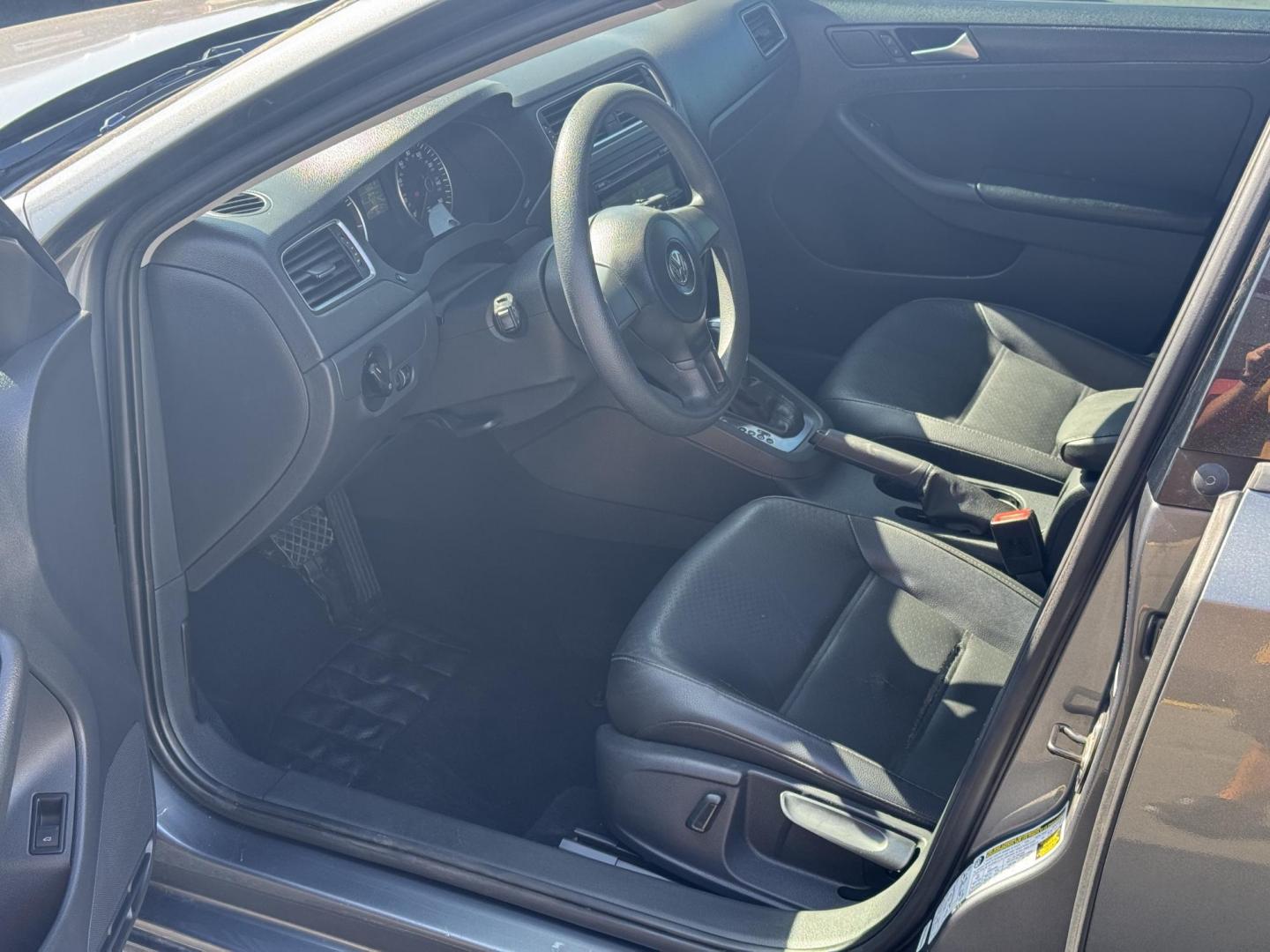 2014 Gray Volkswagen Jetta (3VWD17AJ0EM) with an 4-Cyl, Turbo, 1.8 Liter engine, Auto 6-Spd w/Tptrnc and Spt transmission, located at 8008 Warden Rd, Sherwood, AR, 72120, (501) 801-6100, 34.830078, -92.186684 - Photo#12