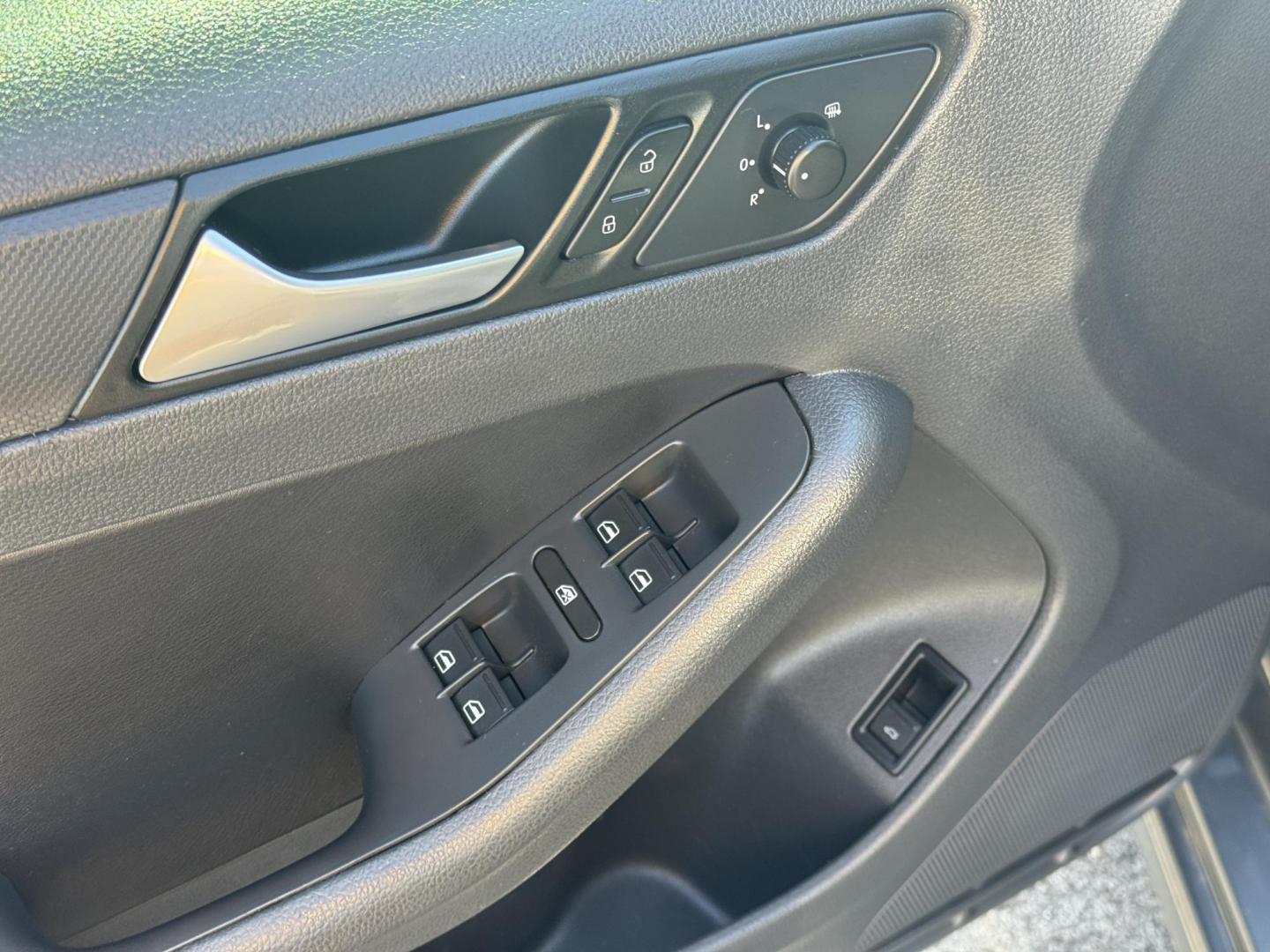 2014 Gray Volkswagen Jetta (3VWD17AJ0EM) with an 4-Cyl, Turbo, 1.8 Liter engine, Auto 6-Spd w/Tptrnc and Spt transmission, located at 8008 Warden Rd, Sherwood, AR, 72120, (501) 801-6100, 34.830078, -92.186684 - Photo#13