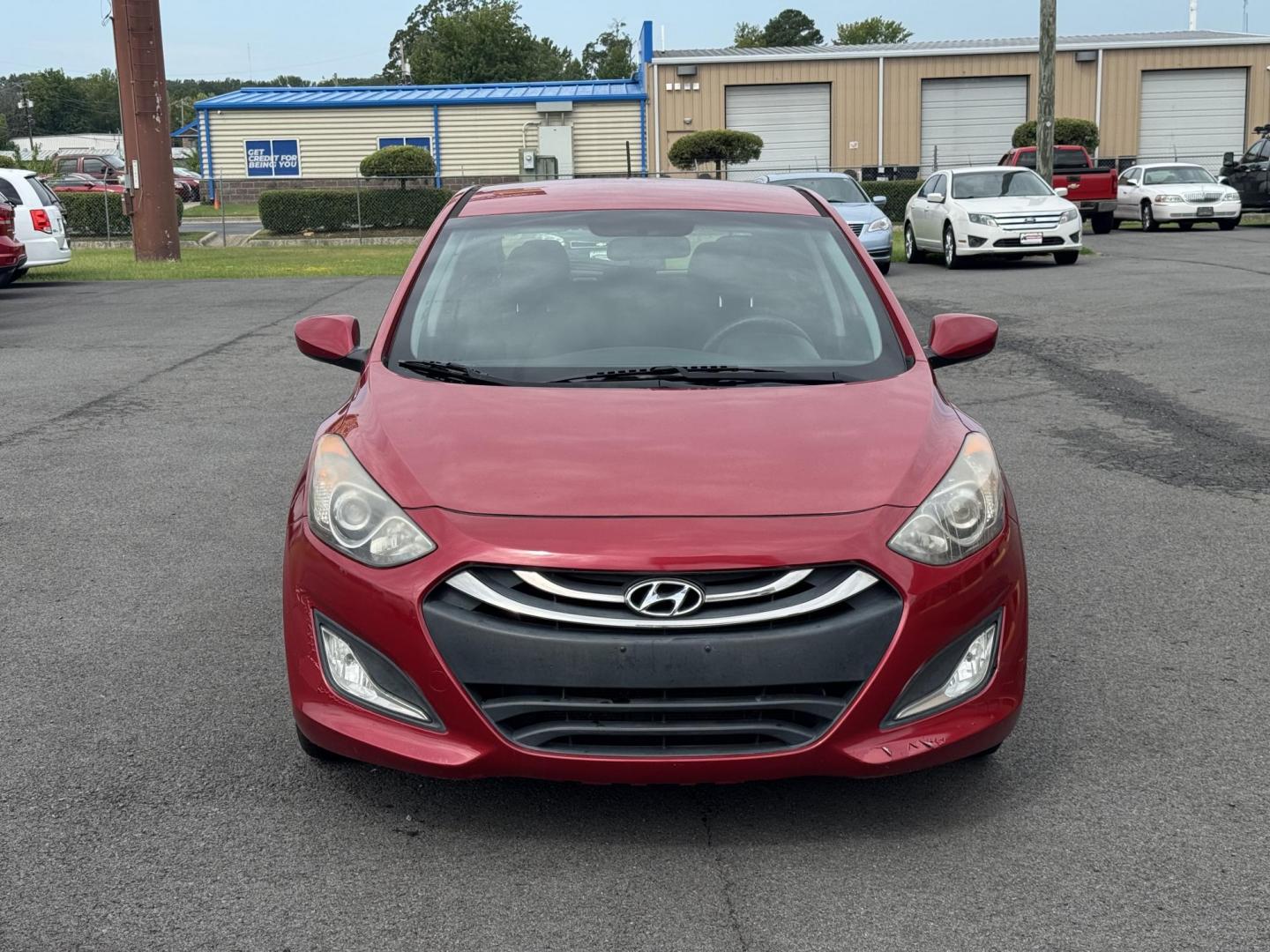 2015 Red Hyundai Elantra GT (KMHD35LH4FU) with an 4-Cyl, 2.0 Liter engine, Auto, 6-Spd w/Shiftronic transmission, located at 8008 Warden Rd, Sherwood, AR, 72120, (501) 801-6100, 34.830078, -92.186684 - Photo#2