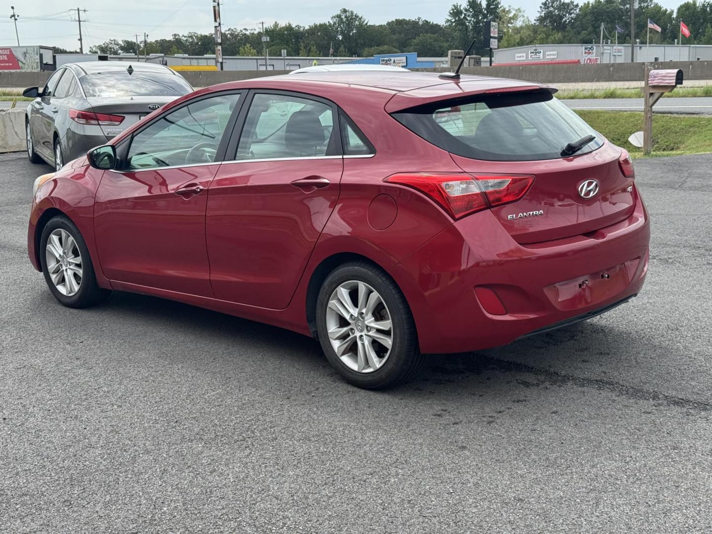 2015 Red Hyundai Elantra GT (KMHD35LH4FU) with an 4-Cyl, 2.0 Liter engine, Auto, 6-Spd w/Shiftronic transmission, located at 8008 Warden Rd, Sherwood, AR, 72120, (501) 801-6100, 34.830078, -92.186684 - Photo#5