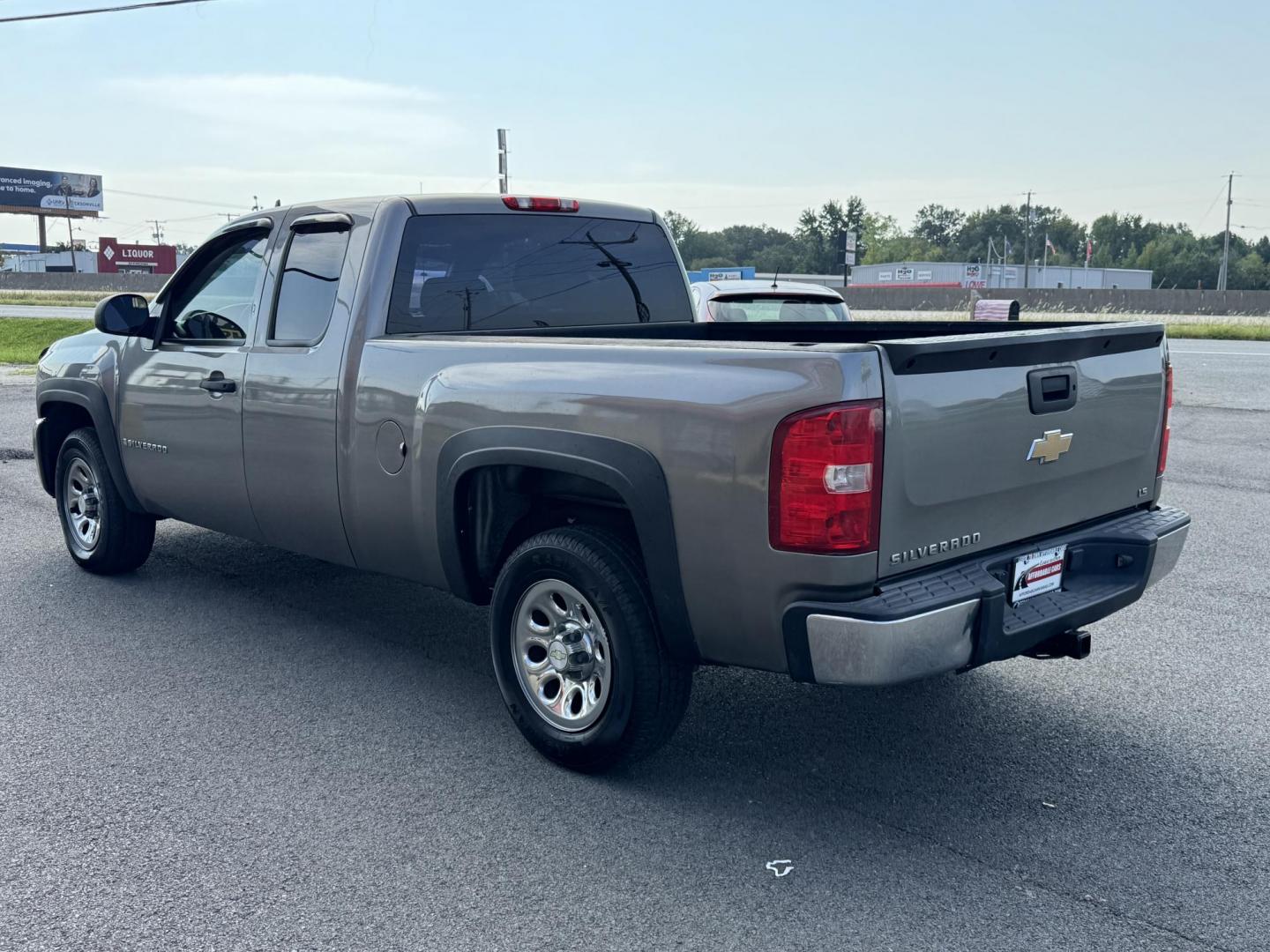 2009 Gray Chevrolet Silverado 1500 Extended Cab (1GCEC19XX9Z) with an V6, 4.3 Liter engine, Automatic, 4-Spd w/Overdrive transmission, located at 8008 Warden Rd, Sherwood, AR, 72120, (501) 801-6100, 34.830078, -92.186684 - Photo#5