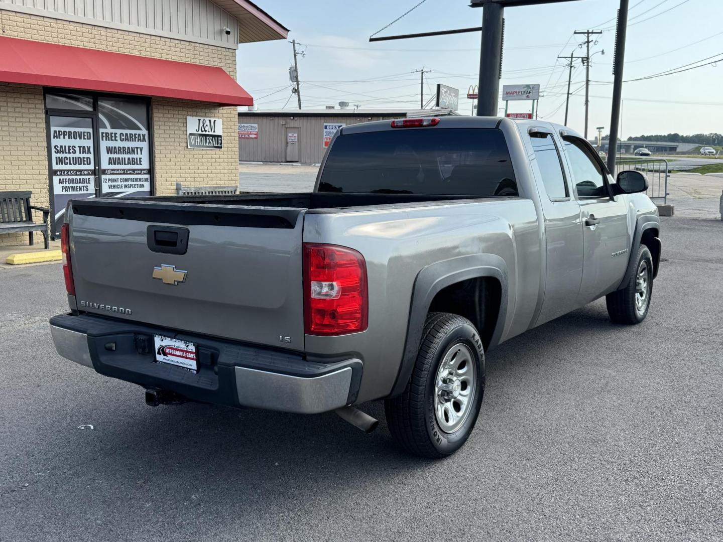 2009 Gray Chevrolet Silverado 1500 Extended Cab (1GCEC19XX9Z) with an V6, 4.3 Liter engine, Automatic, 4-Spd w/Overdrive transmission, located at 8008 Warden Rd, Sherwood, AR, 72120, (501) 801-6100, 34.830078, -92.186684 - Photo#7