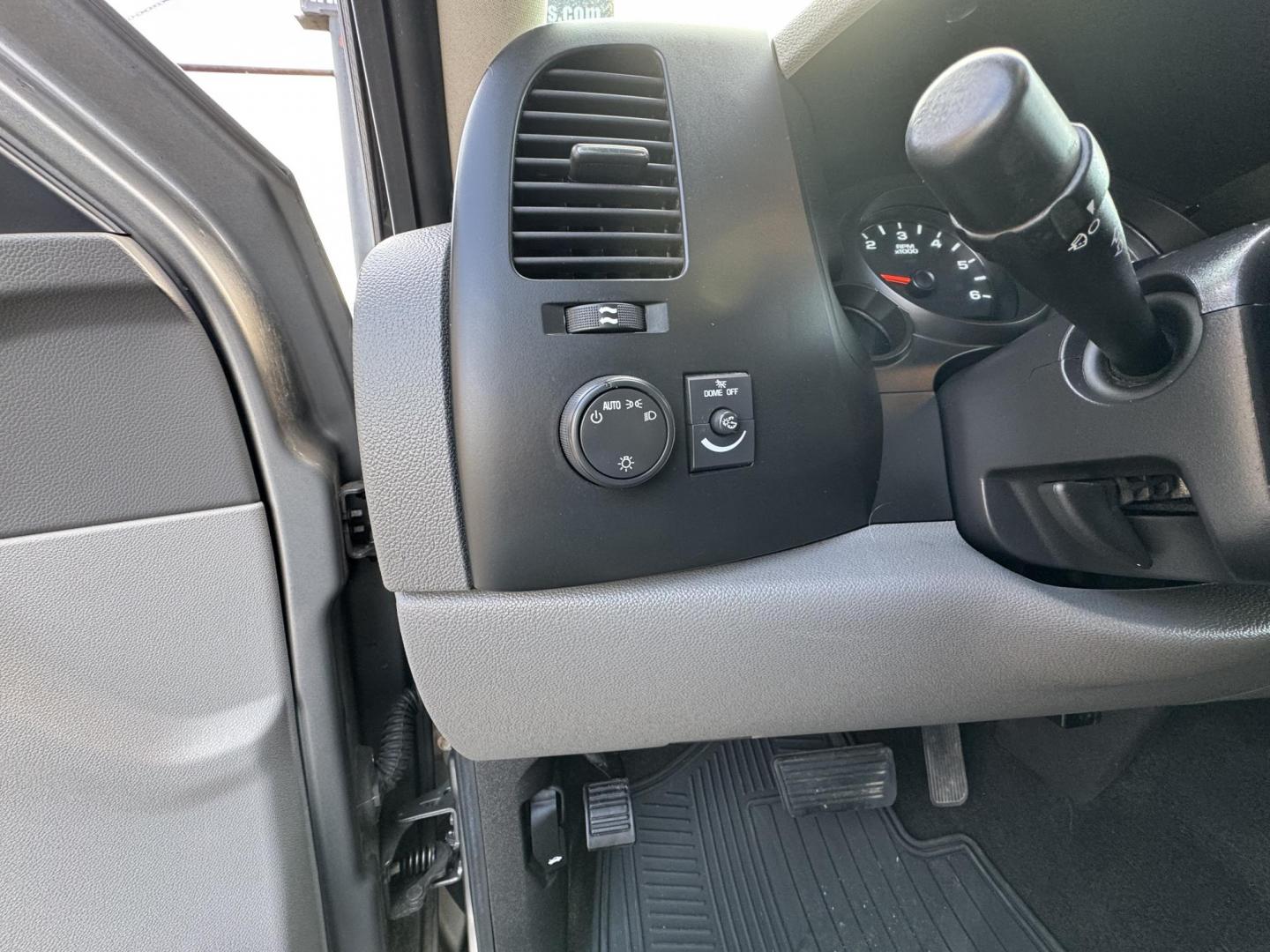 2009 Gray Chevrolet Silverado 1500 Extended Cab (1GCEC19XX9Z) with an V6, 4.3 Liter engine, Automatic, 4-Spd w/Overdrive transmission, located at 8008 Warden Rd, Sherwood, AR, 72120, (501) 801-6100, 34.830078, -92.186684 - Photo#10