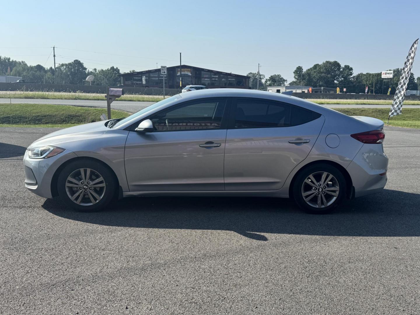 2017 Silver Hyundai Elantra (5NPD84LF3HH) with an 4-Cyl, 2.0 Liter engine, Auto, 6-Spd Shiftronic transmission, located at 8008 Warden Rd, Sherwood, AR, 72120, (501) 801-6100, 34.830078, -92.186684 - Photo#4