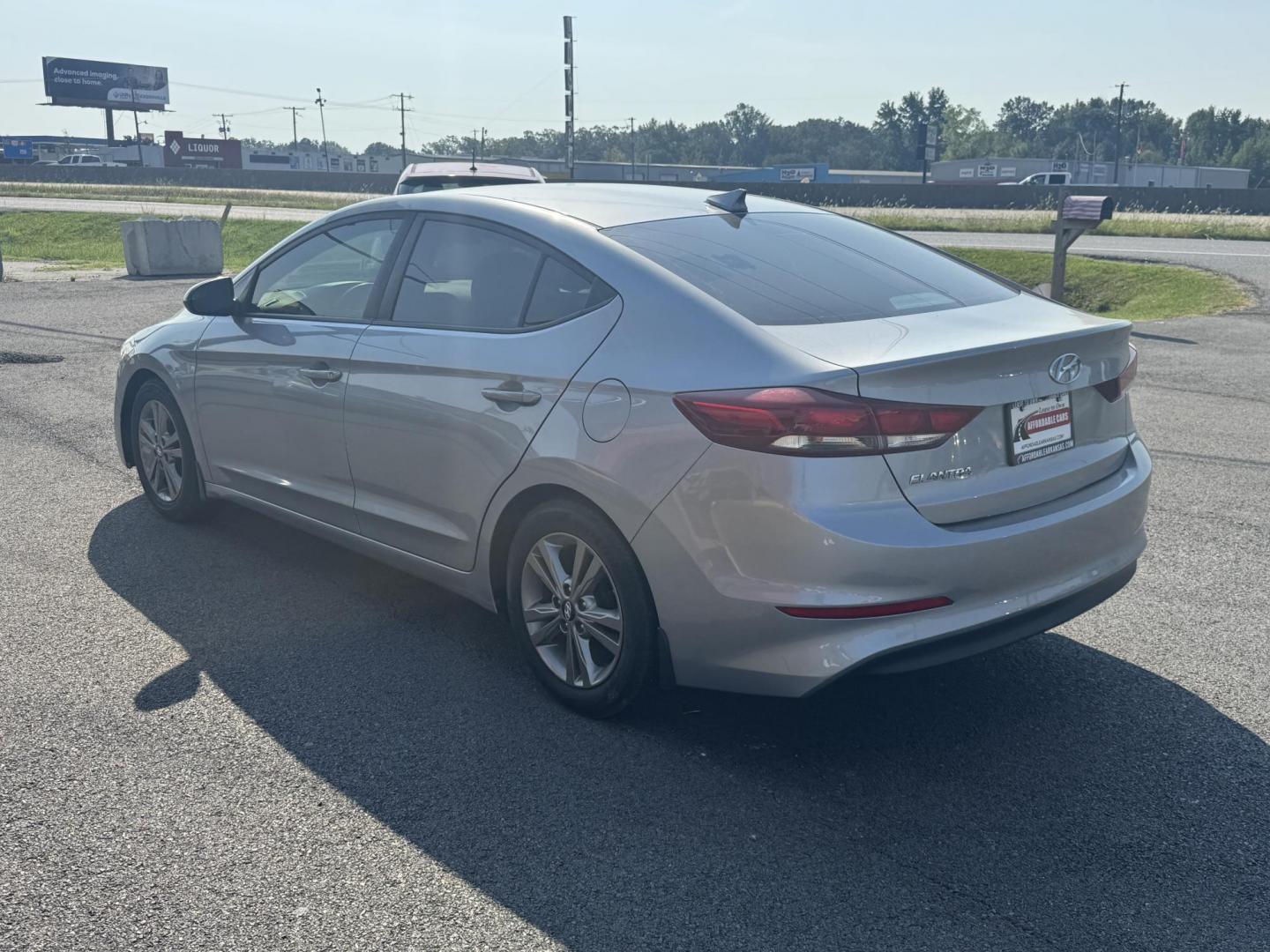 2017 Silver Hyundai Elantra (5NPD84LF3HH) with an 4-Cyl, 2.0 Liter engine, Auto, 6-Spd Shiftronic transmission, located at 8008 Warden Rd, Sherwood, AR, 72120, (501) 801-6100, 34.830078, -92.186684 - Photo#5