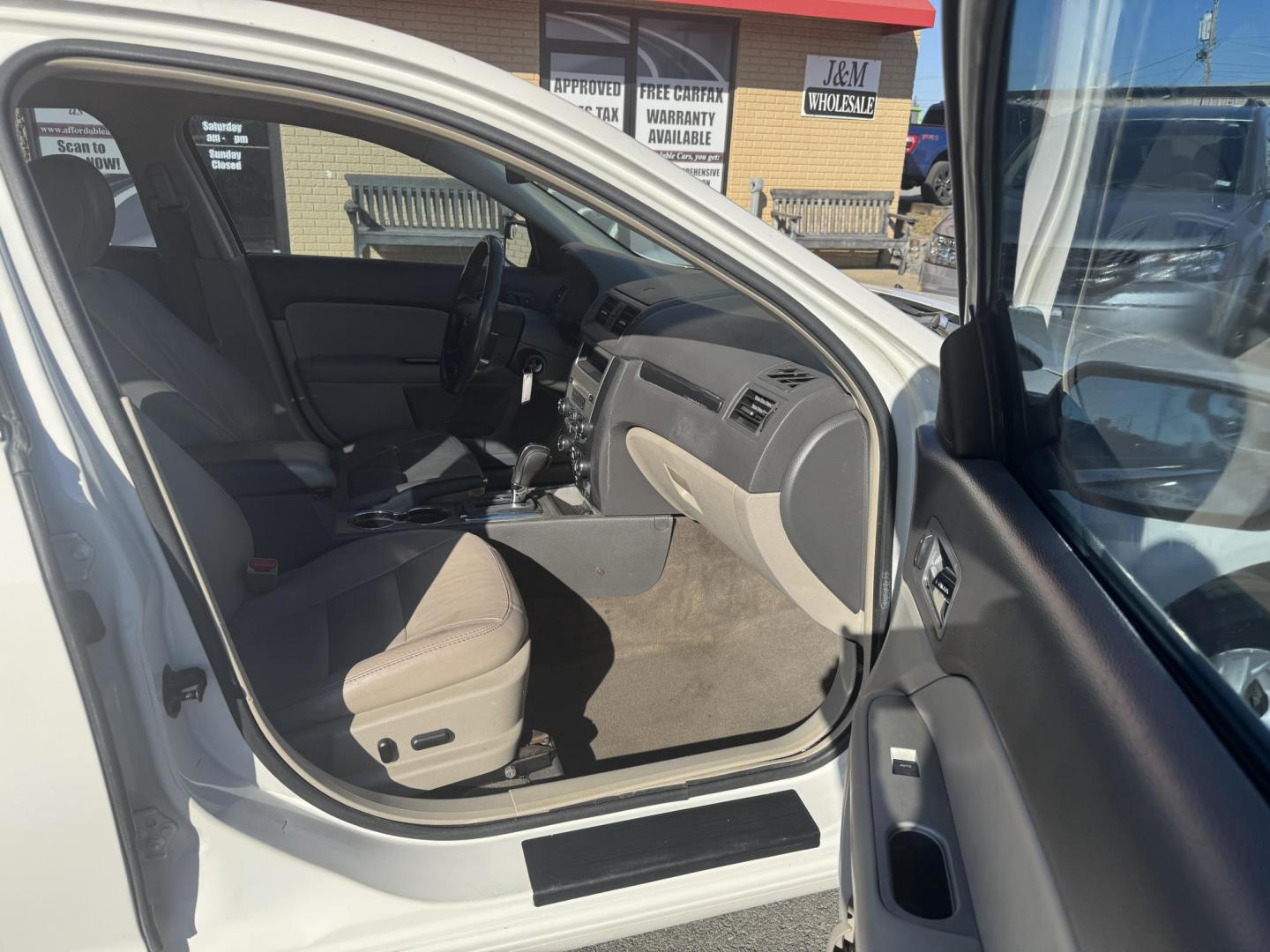 2012 White Ford Fusion (3FAHP0JG5CR) with an 4-Cyl, 2.5 Liter engine, Automatic, 6-Spd w/SelectShift transmission, located at 8008 Warden Rd, Sherwood, AR, 72120, (501) 801-6100, 34.830078, -92.186684 - Photo#8