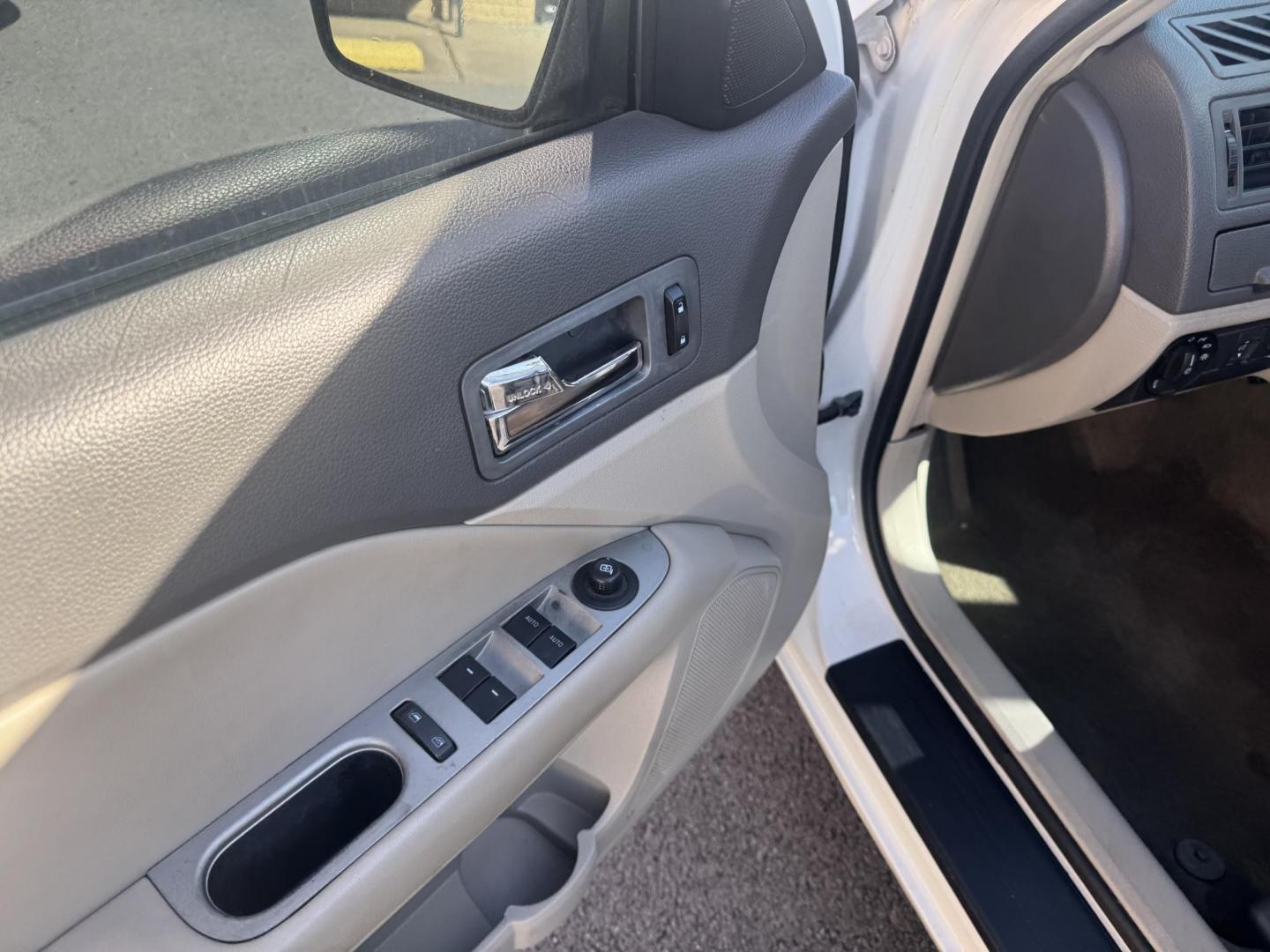 2012 White Ford Fusion (3FAHP0JG5CR) with an 4-Cyl, 2.5 Liter engine, Automatic, 6-Spd w/SelectShift transmission, located at 8008 Warden Rd, Sherwood, AR, 72120, (501) 801-6100, 34.830078, -92.186684 - Photo#12