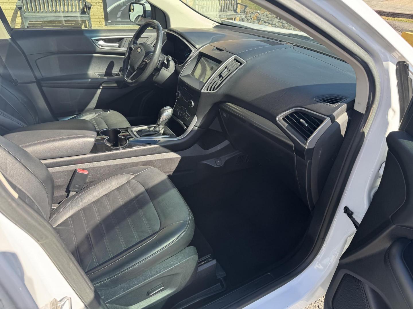 2016 White Ford Edge (2FMPK3J94GB) with an 4-Cyl EcoBoost 2.0L engine, Auto, 6-Spd SelShft transmission, located at 8008 Warden Rd, Sherwood, AR, 72120, (501) 801-6100, 34.830078, -92.186684 - Photo#8