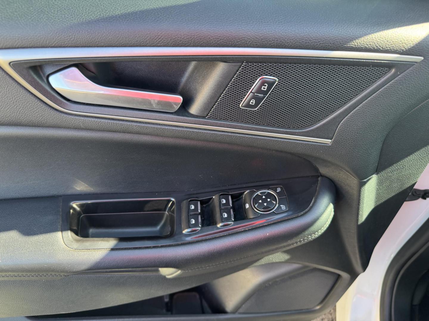 2016 White Ford Edge (2FMPK3J94GB) with an 4-Cyl EcoBoost 2.0L engine, Auto, 6-Spd SelShft transmission, located at 8008 Warden Rd, Sherwood, AR, 72120, (501) 801-6100, 34.830078, -92.186684 - Photo#12