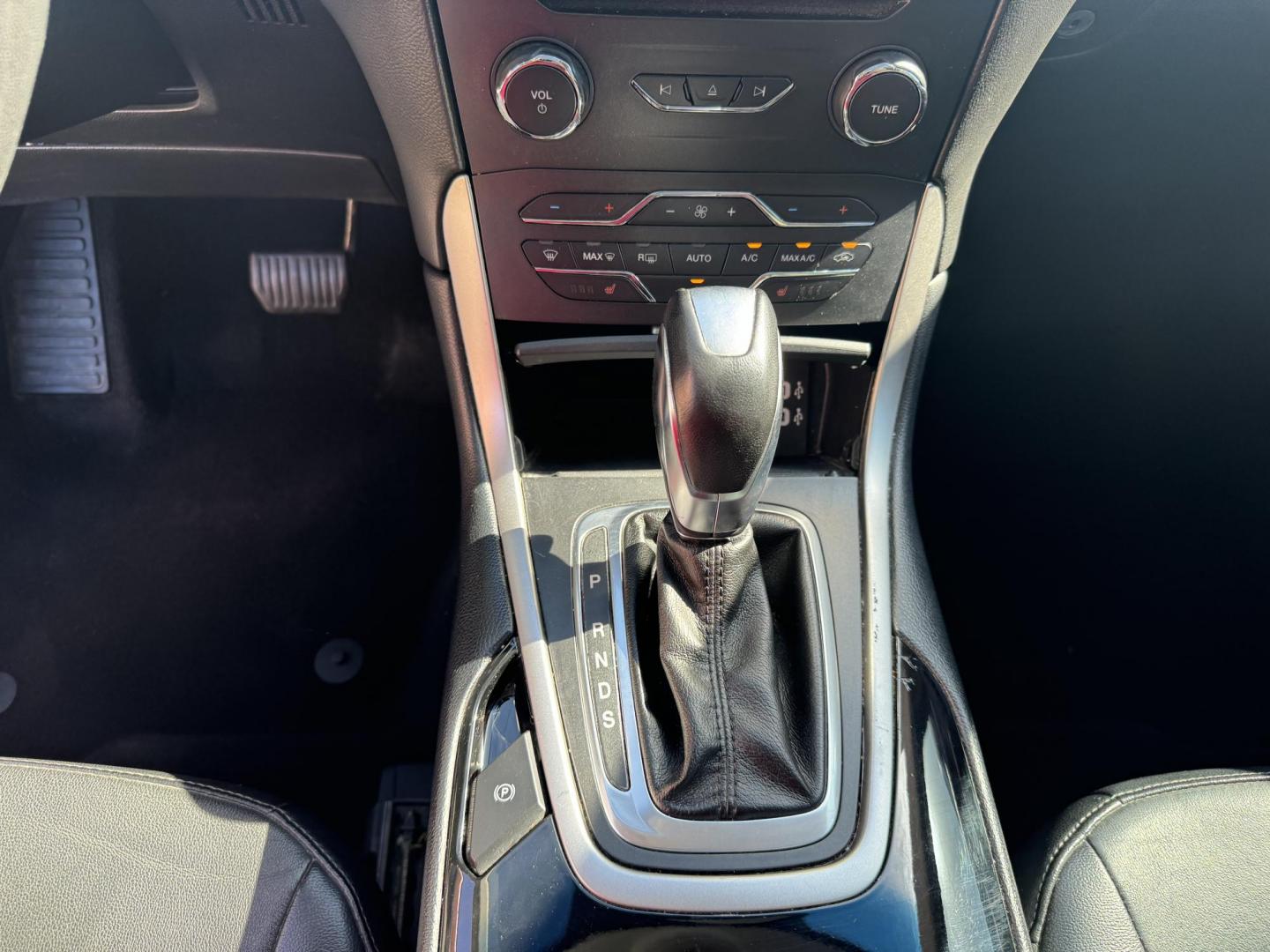 2016 White Ford Edge (2FMPK3J94GB) with an 4-Cyl EcoBoost 2.0L engine, Auto, 6-Spd SelShft transmission, located at 8008 Warden Rd, Sherwood, AR, 72120, (501) 801-6100, 34.830078, -92.186684 - Photo#15