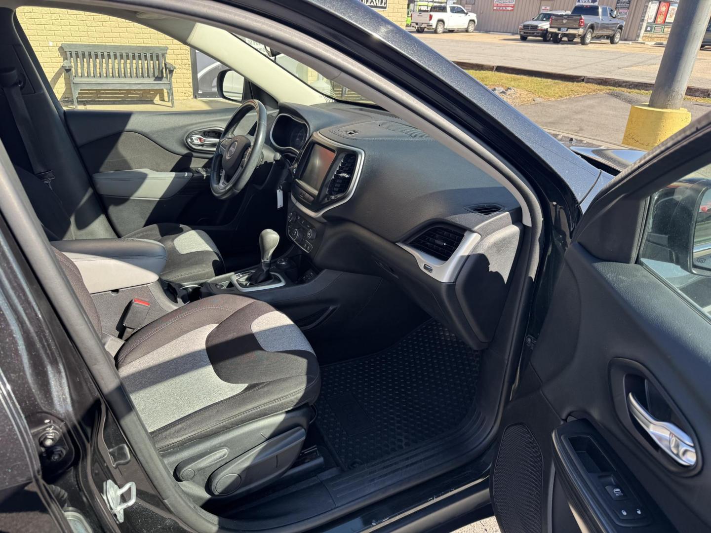 2014 Black Jeep Cherokee (1C4PJMCS1EW) with an V6, 3.2 Liter engine, Automatic, 9-Spd transmission, located at 8008 Warden Rd, Sherwood, AR, 72120, (501) 801-6100, 34.830078, -92.186684 - Photo#6