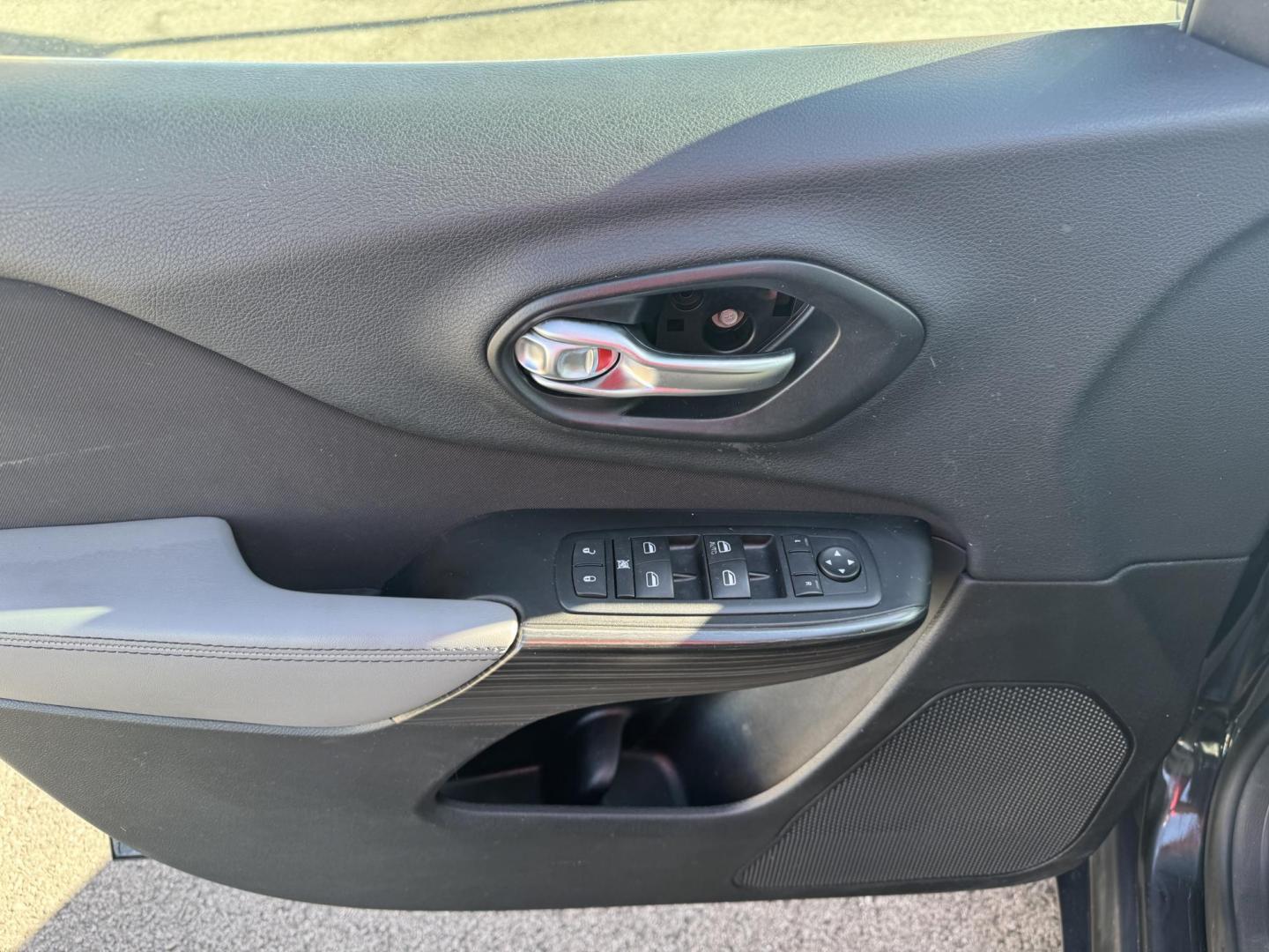 2014 Black Jeep Cherokee (1C4PJMCS1EW) with an V6, 3.2 Liter engine, Automatic, 9-Spd transmission, located at 8008 Warden Rd, Sherwood, AR, 72120, (501) 801-6100, 34.830078, -92.186684 - Photo#10