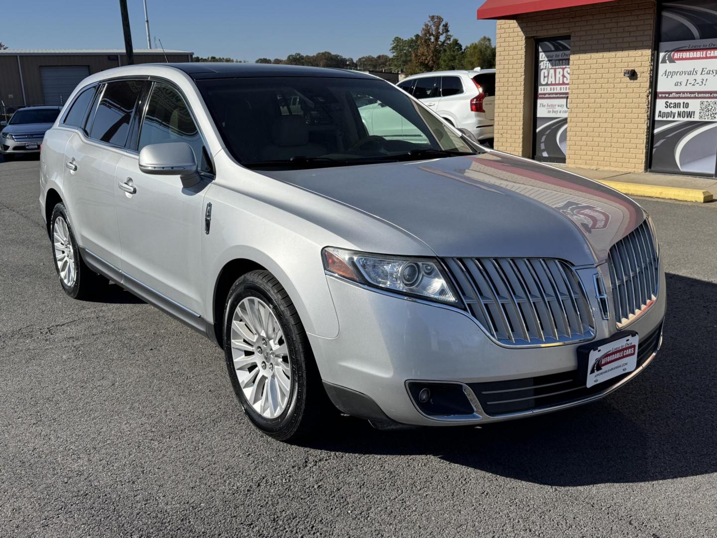 2011 Silver Lincoln MKT (2LMHJ5AR6BB) with an V6, 3.7 Liter engine, Automatic, 6-Spd w/SelectShift transmission, located at 8008 Warden Rd, Sherwood, AR, 72120, (501) 801-6100, 34.830078, -92.186684 - Photo#1