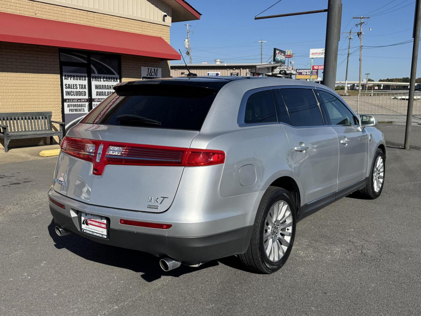 2011 Silver Lincoln MKT (2LMHJ5AR6BB) with an V6, 3.7 Liter engine, Automatic, 6-Spd w/SelectShift transmission, located at 8008 Warden Rd, Sherwood, AR, 72120, (501) 801-6100, 34.830078, -92.186684 - Photo#7