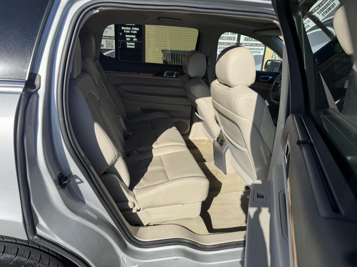 2011 Silver Lincoln MKT (2LMHJ5AR6BB) with an V6, 3.7 Liter engine, Automatic, 6-Spd w/SelectShift transmission, located at 8008 Warden Rd, Sherwood, AR, 72120, (501) 801-6100, 34.830078, -92.186684 - Photo#9