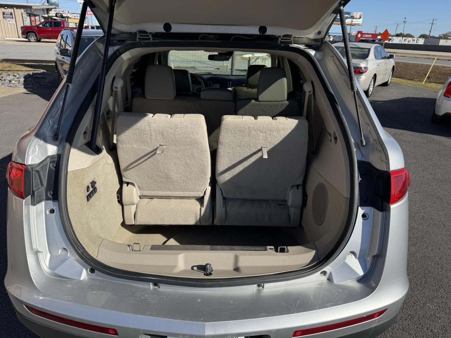 2011 Silver Lincoln MKT (2LMHJ5AR6BB) with an V6, 3.7 Liter engine, Automatic, 6-Spd w/SelectShift transmission, located at 8008 Warden Rd, Sherwood, AR, 72120, (501) 801-6100, 34.830078, -92.186684 - Photo#10