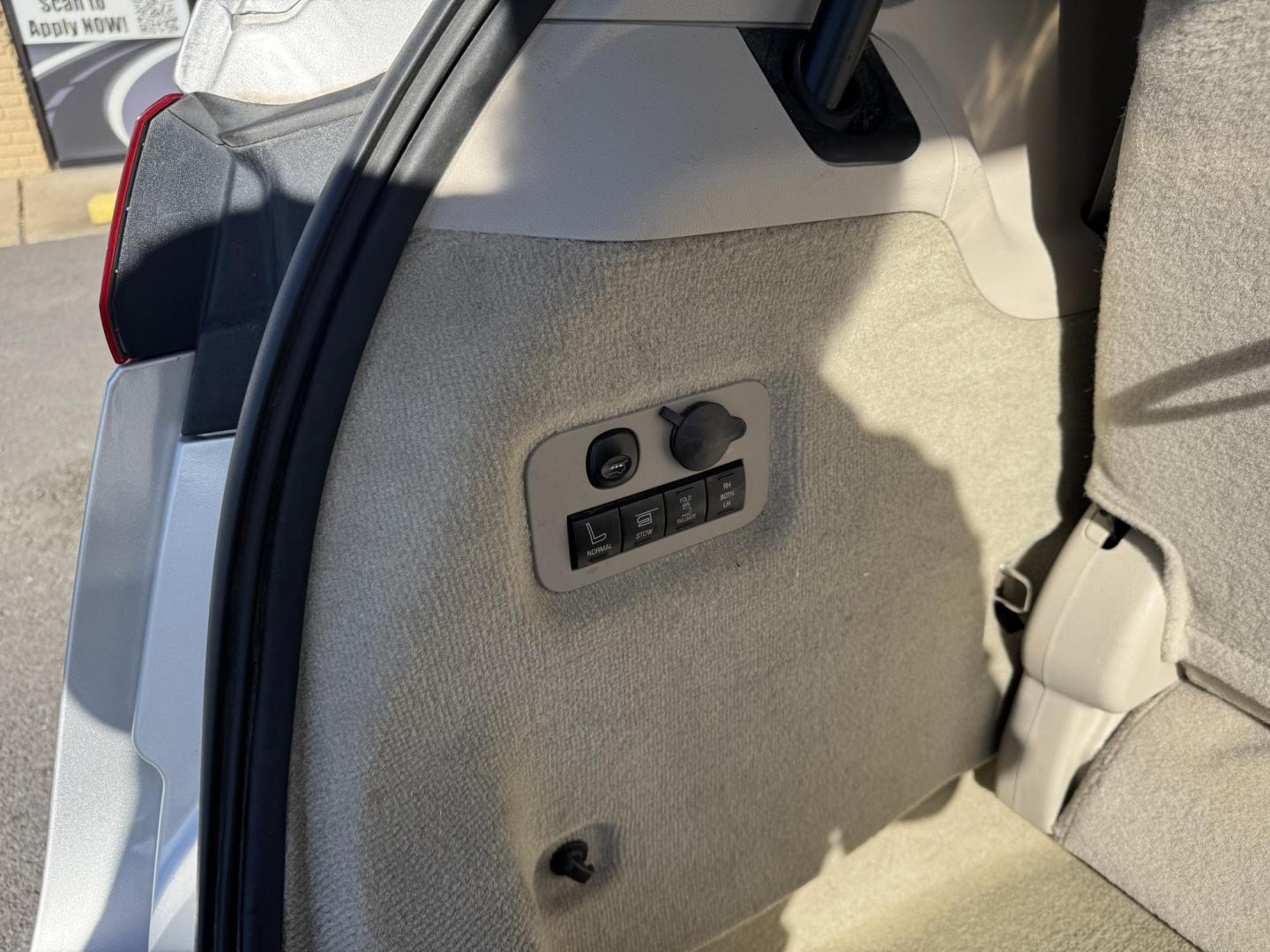 2011 Silver Lincoln MKT (2LMHJ5AR6BB) with an V6, 3.7 Liter engine, Automatic, 6-Spd w/SelectShift transmission, located at 8008 Warden Rd, Sherwood, AR, 72120, (501) 801-6100, 34.830078, -92.186684 - Photo#11