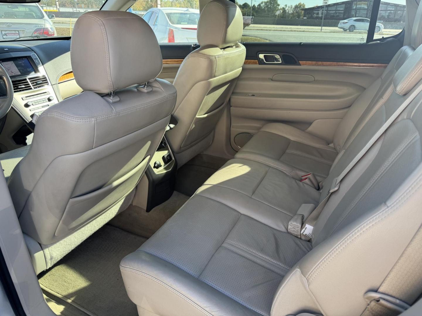 2011 Silver Lincoln MKT (2LMHJ5AR6BB) with an V6, 3.7 Liter engine, Automatic, 6-Spd w/SelectShift transmission, located at 8008 Warden Rd, Sherwood, AR, 72120, (501) 801-6100, 34.830078, -92.186684 - Photo#12