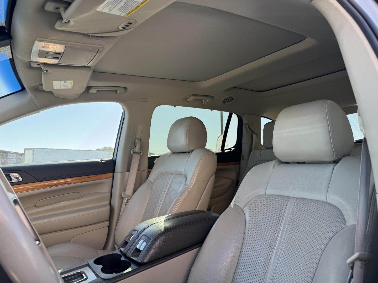 2011 Silver Lincoln MKT (2LMHJ5AR6BB) with an V6, 3.7 Liter engine, Automatic, 6-Spd w/SelectShift transmission, located at 8008 Warden Rd, Sherwood, AR, 72120, (501) 801-6100, 34.830078, -92.186684 - Photo#16