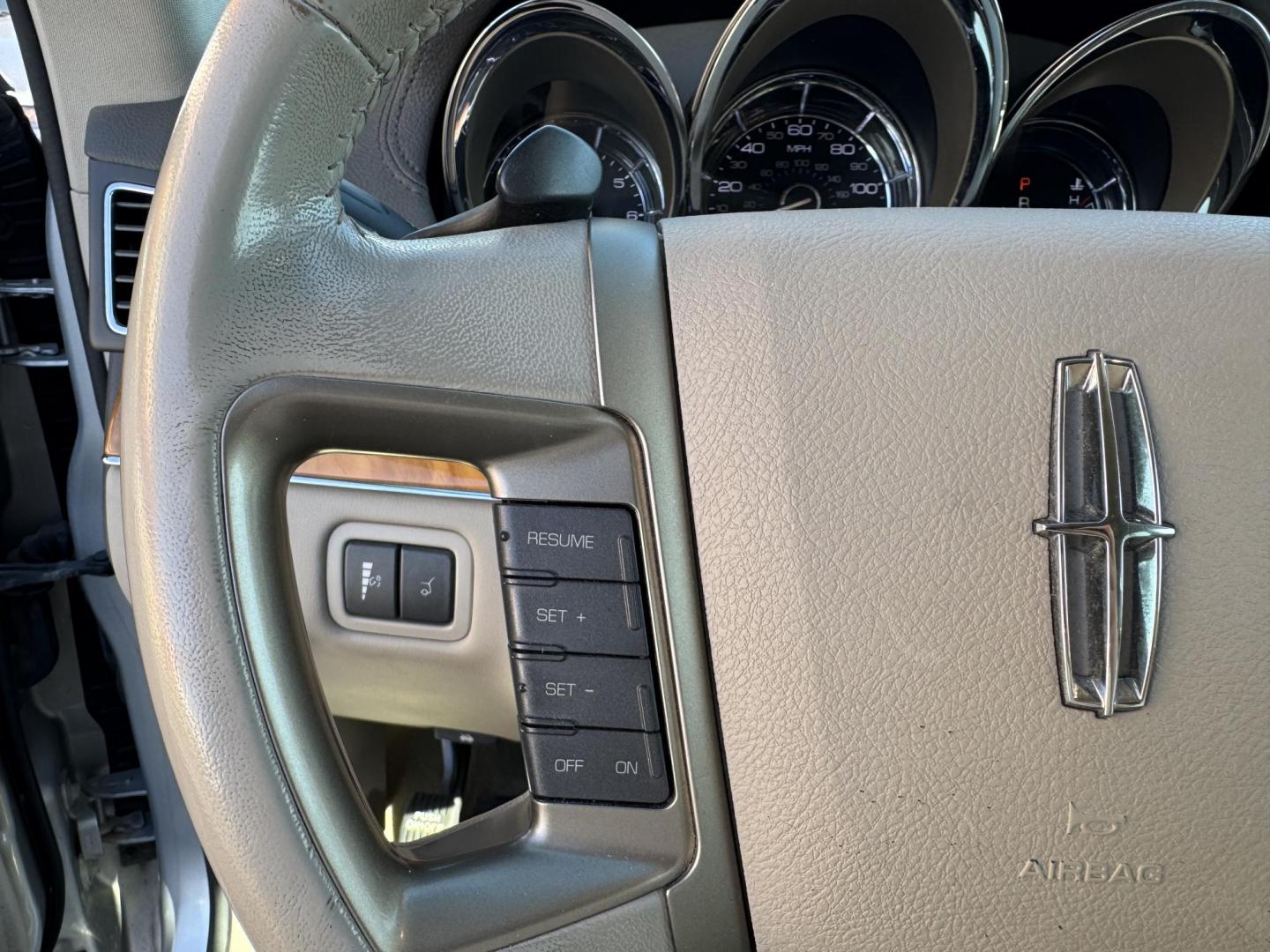 2011 Silver Lincoln MKT (2LMHJ5AR6BB) with an V6, 3.7 Liter engine, Automatic, 6-Spd w/SelectShift transmission, located at 8008 Warden Rd, Sherwood, AR, 72120, (501) 801-6100, 34.830078, -92.186684 - Photo#18