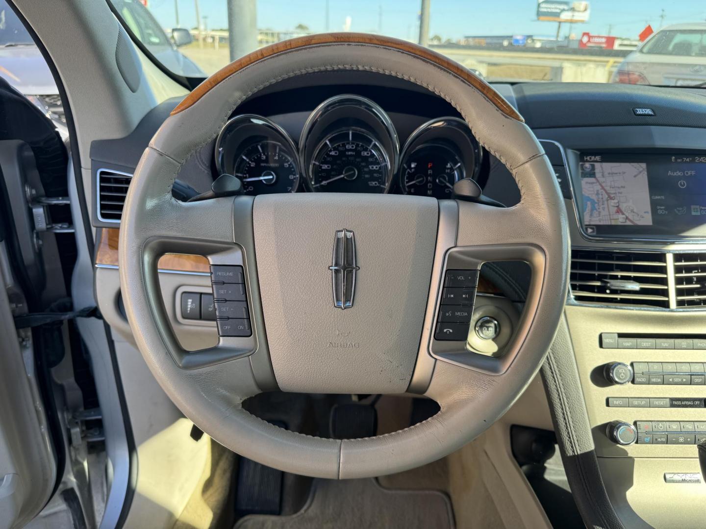 2011 Silver Lincoln MKT (2LMHJ5AR6BB) with an V6, 3.7 Liter engine, Automatic, 6-Spd w/SelectShift transmission, located at 8008 Warden Rd, Sherwood, AR, 72120, (501) 801-6100, 34.830078, -92.186684 - Photo#17