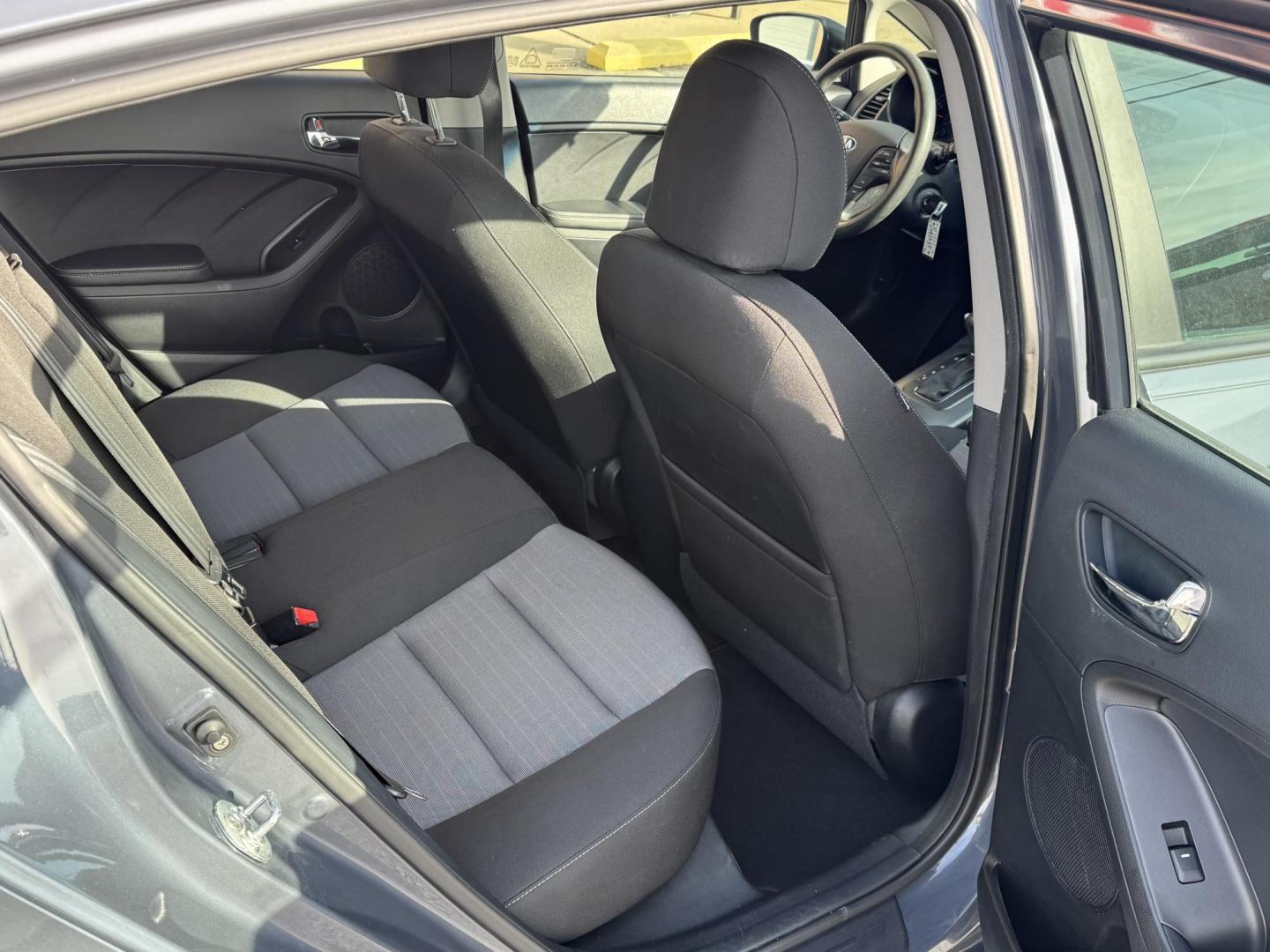 2016 Blue Kia Forte5 (KNAFK5A85G5) with an 4-Cyl, GDI, 2.0 Liter engine, Auto, 6-Spd w/Sportmatic and Active ECO System transmission, located at 8008 Warden Rd, Sherwood, AR, 72120, (501) 801-6100, 34.830078, -92.186684 - Photo#9