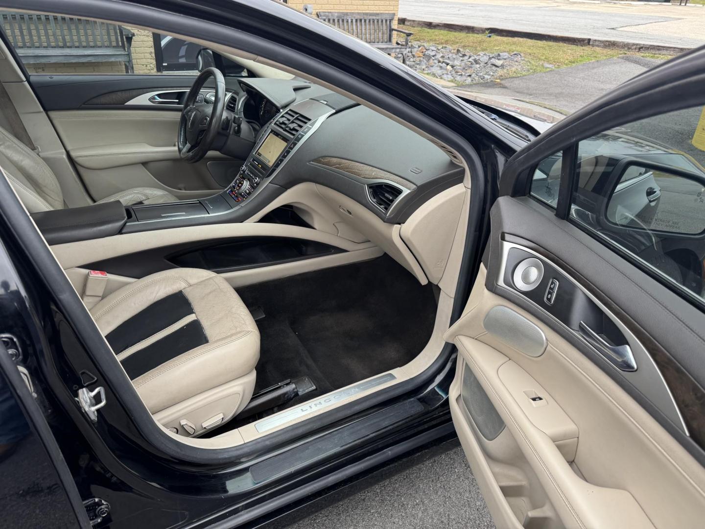 2017 Black Lincoln MKZ (3LN6L5E93HR) with an 4-Cyl, EcoBoost, 2.0L engine, Auto, 6-Spd SelectShift transmission, located at 8008 Warden Rd, Sherwood, AR, 72120, (501) 801-6100, 34.830078, -92.186684 - Photo#8