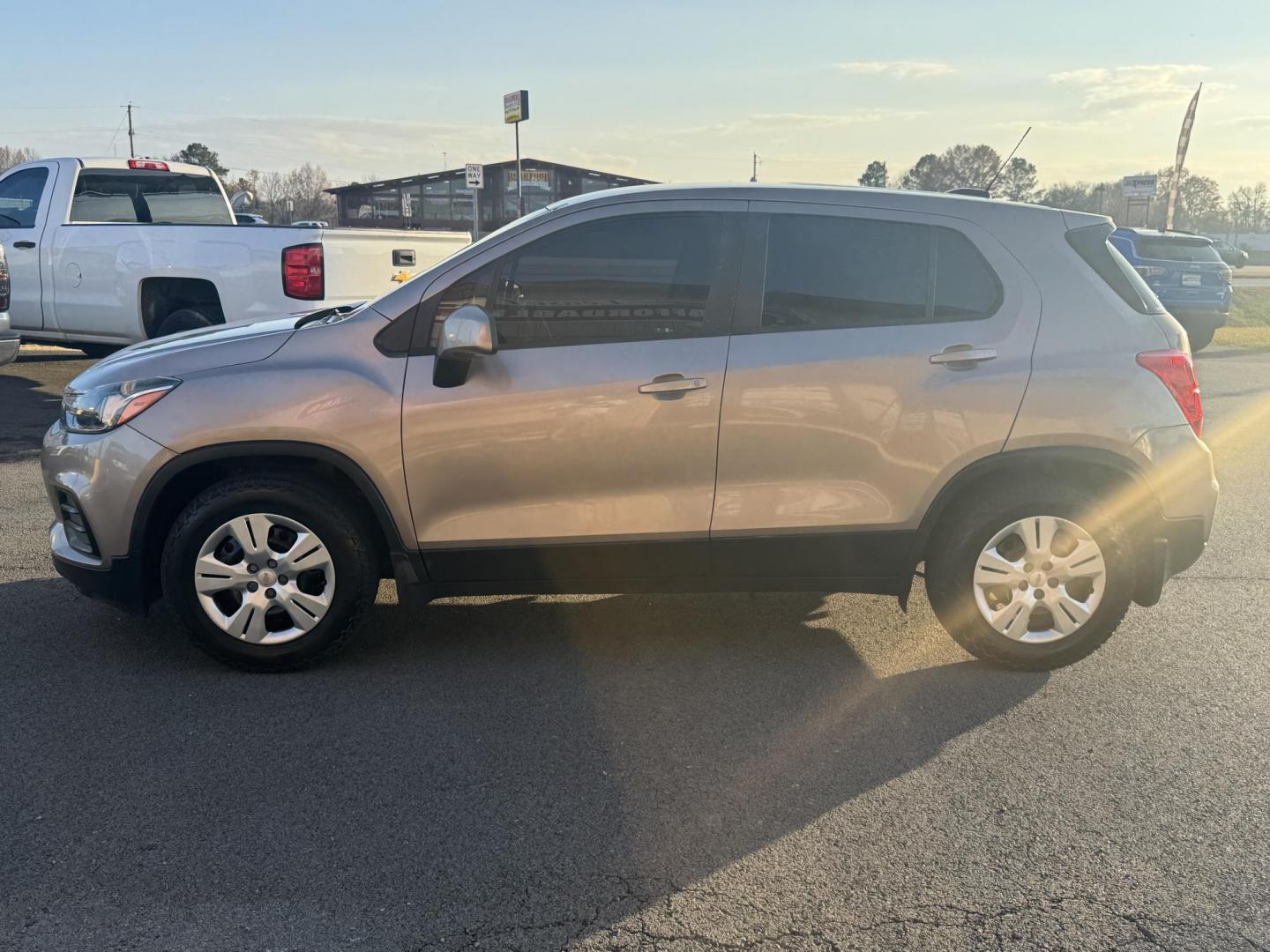 2018 Brown Chevrolet Trax (3GNCJKSB4JL) with an 4-Cyl, ECOTEC Turbo, 1.4L engine, Automatic, 6-Spd transmission, located at 8008 Warden Rd, Sherwood, AR, 72120, (501) 801-6100, 34.830078, -92.186684 - Photo#4