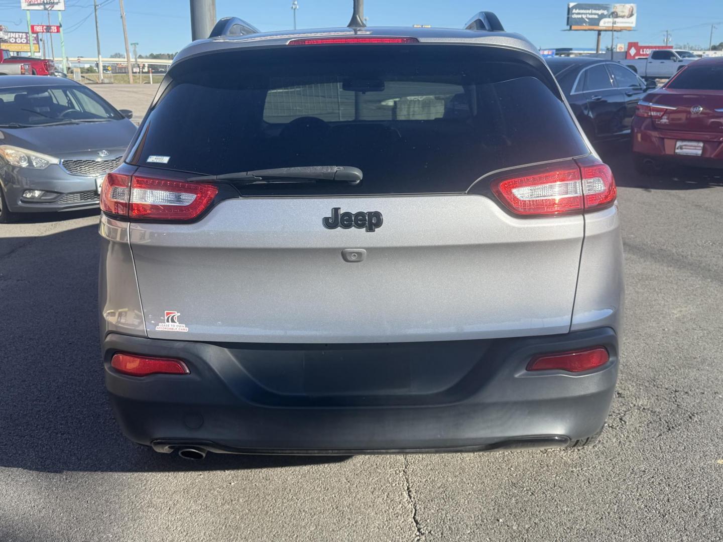 2018 Silver Jeep Cherokee (1C4PJLCB7JD) with an 4-Cyl, 2.4 Liter engine, Automatic, 9-Spd transmission, located at 8008 Warden Rd, Sherwood, AR, 72120, (501) 801-6100, 34.830078, -92.186684 - Photo#6