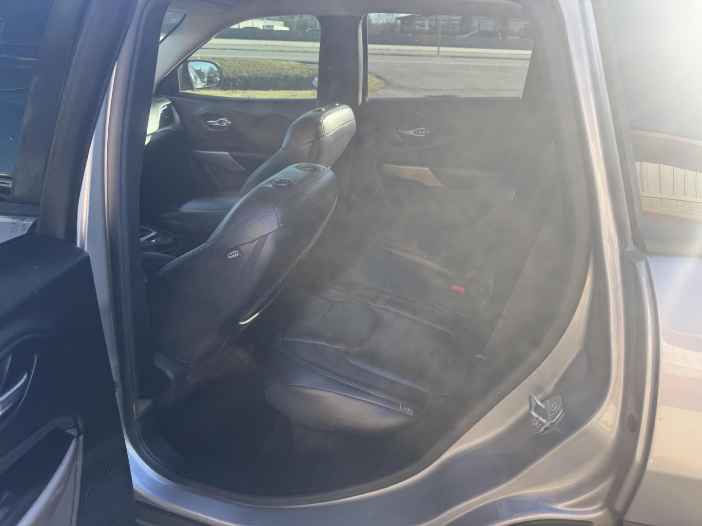 2018 Silver Jeep Cherokee (1C4PJLCB7JD) with an 4-Cyl, 2.4 Liter engine, Automatic, 9-Spd transmission, located at 8008 Warden Rd, Sherwood, AR, 72120, (501) 801-6100, 34.830078, -92.186684 - Photo#11