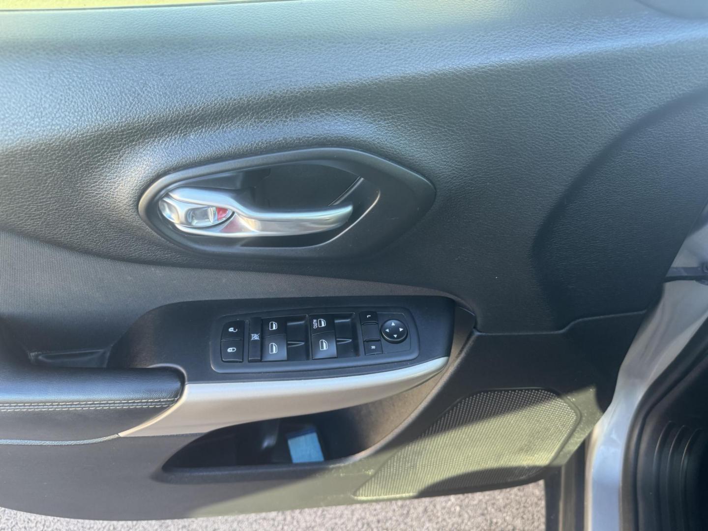 2018 Silver Jeep Cherokee (1C4PJLCB7JD) with an 4-Cyl, 2.4 Liter engine, Automatic, 9-Spd transmission, located at 8008 Warden Rd, Sherwood, AR, 72120, (501) 801-6100, 34.830078, -92.186684 - Photo#12