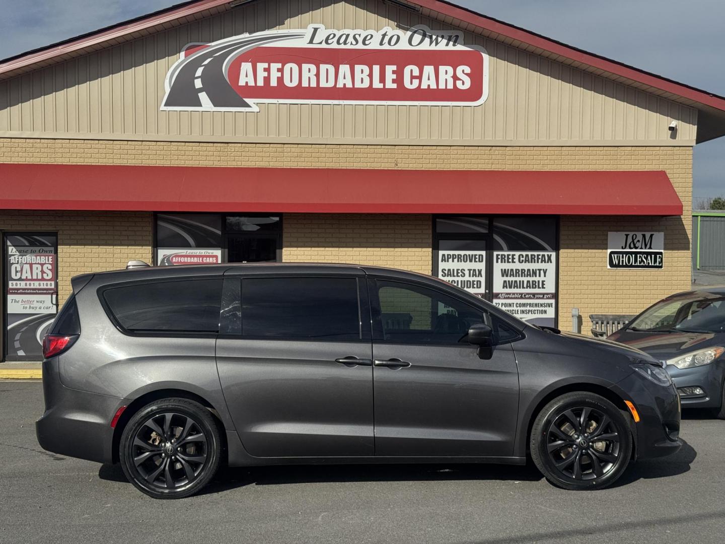 2018 Chrysler Pacifica Touring Plus's photo