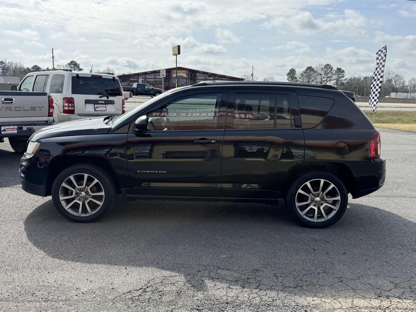 2016 Black Jeep Compass (1C4NJCBA7GD) with an 4-Cyl, 2.4 Liter engine, Auto, 6-Spd AutoStick transmission, located at 8008 Warden Rd, Sherwood, AR, 72120, (501) 801-6100, 34.830078, -92.186684 - Photo#4