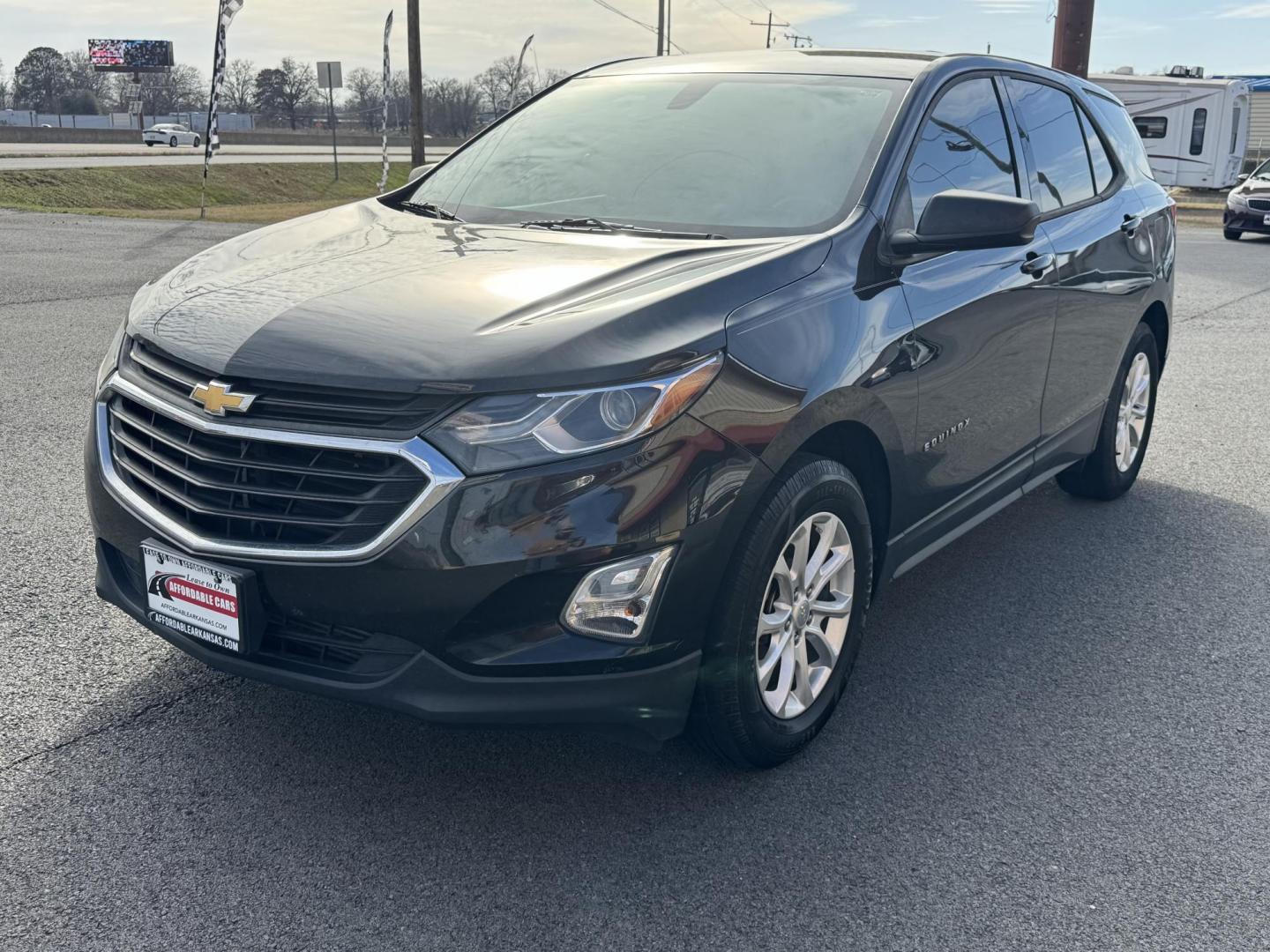 2018 Black Chevrolet Equinox (2GNAXHEV2J6) with an 4-Cyl, Turbo, 1.5 Liter engine, Automatic, 6-Spd w/Overdrive transmission, located at 8008 Warden Rd, Sherwood, AR, 72120, (501) 801-6100, 34.830078, -92.186684 - Photo#3
