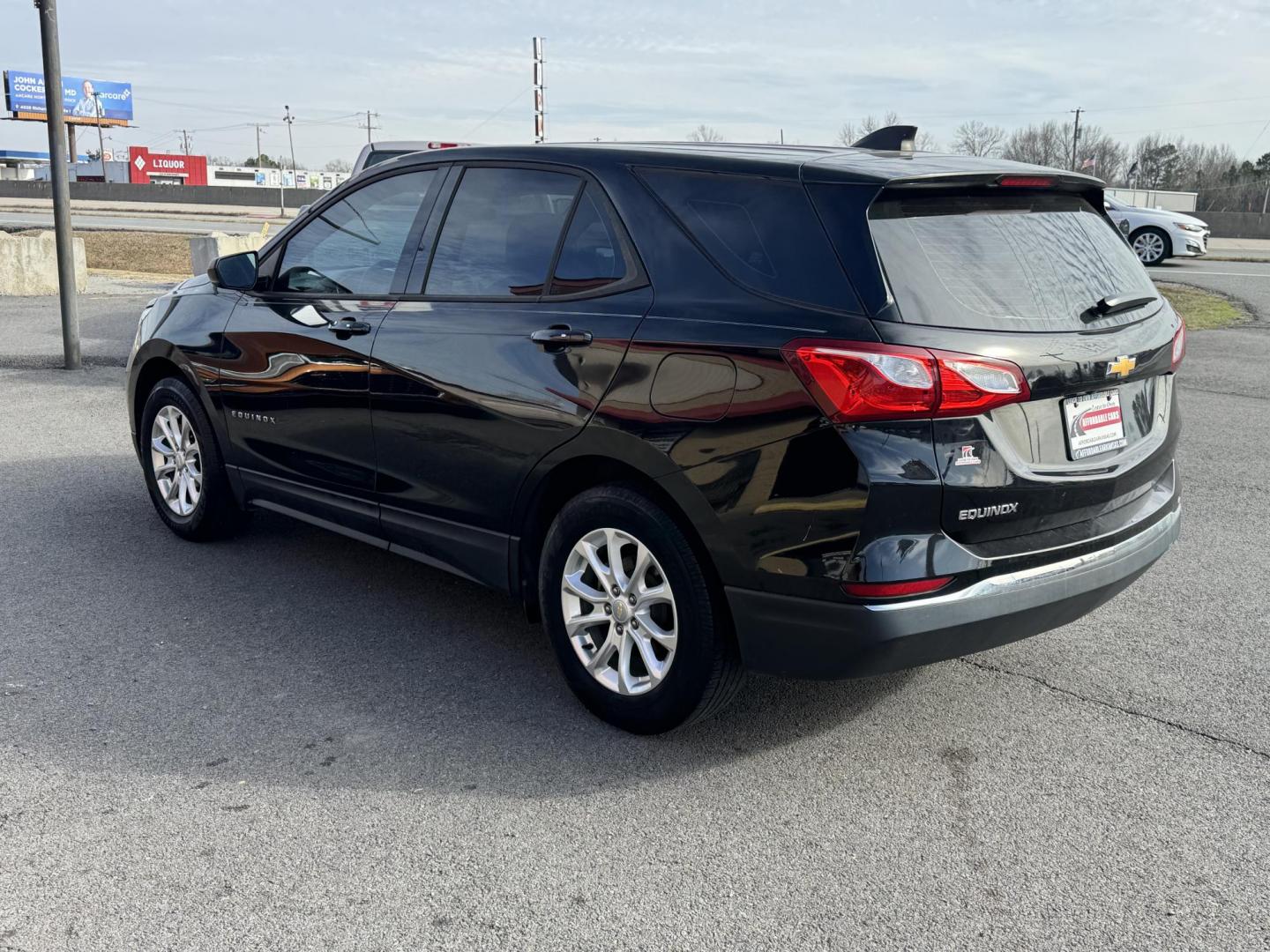 2018 Black Chevrolet Equinox (2GNAXHEV2J6) with an 4-Cyl, Turbo, 1.5 Liter engine, Automatic, 6-Spd w/Overdrive transmission, located at 8008 Warden Rd, Sherwood, AR, 72120, (501) 801-6100, 34.830078, -92.186684 - Photo#5