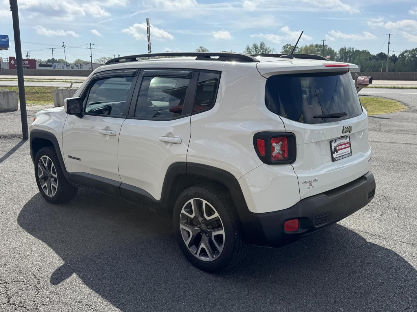 2016 White Jeep Renegade (ZACCJBBT2GP) with an 4-Cyl, MultiAir, 2.4L engine, Automatic, 9-Spd transmission, located at 8008 Warden Rd, Sherwood, AR, 72120, (501) 801-6100, 34.830078, -92.186684 - Photo#5