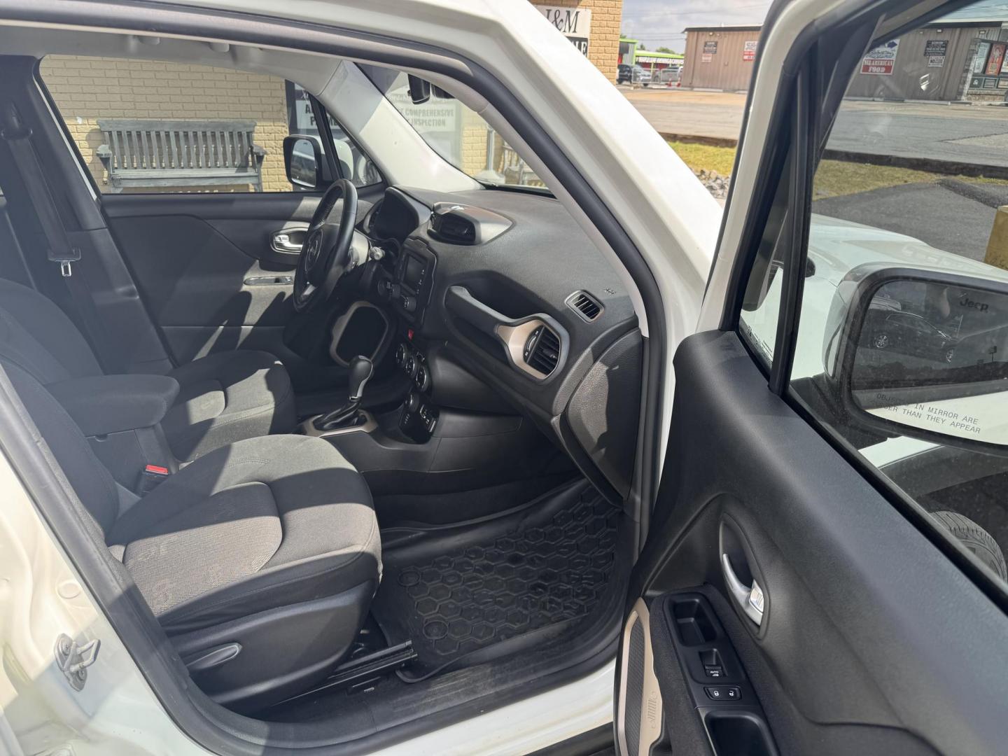 2016 White Jeep Renegade (ZACCJBBT2GP) with an 4-Cyl, MultiAir, 2.4L engine, Automatic, 9-Spd transmission, located at 8008 Warden Rd, Sherwood, AR, 72120, (501) 801-6100, 34.830078, -92.186684 - Photo#8