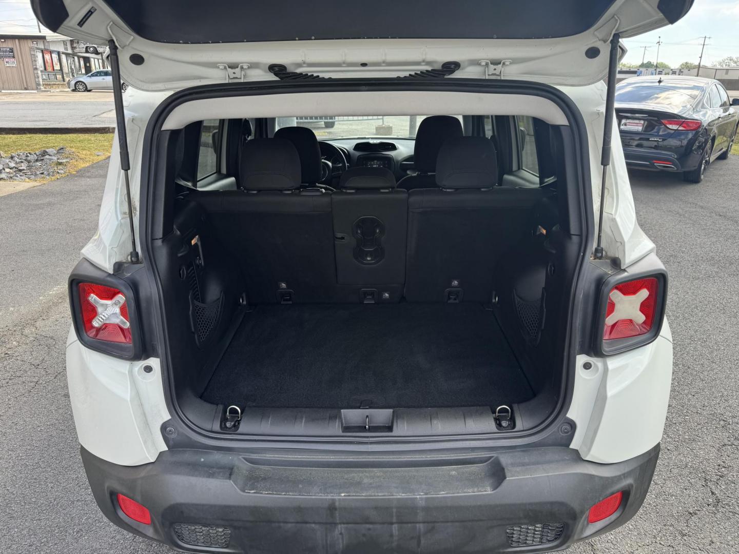 2016 White Jeep Renegade (ZACCJBBT2GP) with an 4-Cyl, MultiAir, 2.4L engine, Automatic, 9-Spd transmission, located at 8008 Warden Rd, Sherwood, AR, 72120, (501) 801-6100, 34.830078, -92.186684 - Photo#10
