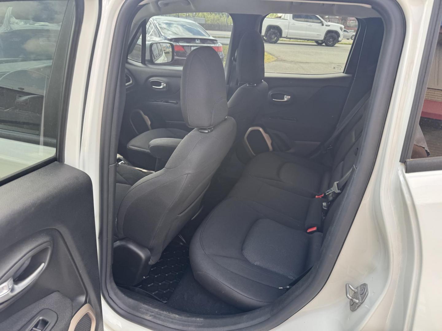 2016 White Jeep Renegade (ZACCJBBT2GP) with an 4-Cyl, MultiAir, 2.4L engine, Automatic, 9-Spd transmission, located at 8008 Warden Rd, Sherwood, AR, 72120, (501) 801-6100, 34.830078, -92.186684 - Photo#11
